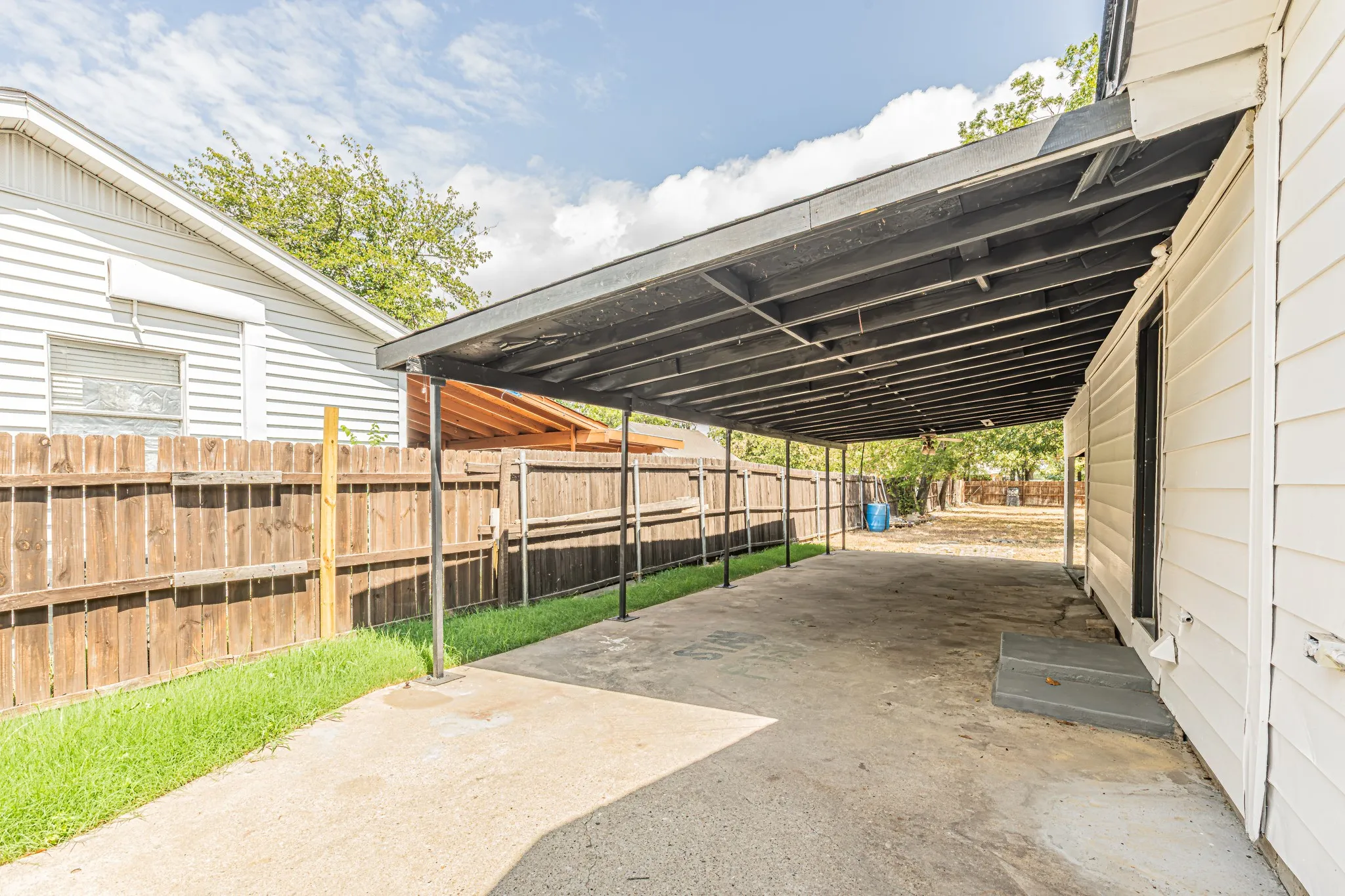 Single Family Residence For Sale in Dallas County , 426 NE 29th Street, Grand Prairie, Texas 75050, 4 Bedroom, 3 Bathroom, Garage spaces, 1,452 Sqft, built in 1951, mls#21378871, Real Estate Agent in Grand Prairie, Homes For Sale in Dallas county, Homes For Sale in Grand Prairie, Realtor in Grand Prairie Texas, Real Estate Brokerage Independent Realty Texas, Luminita Cordes Realtor