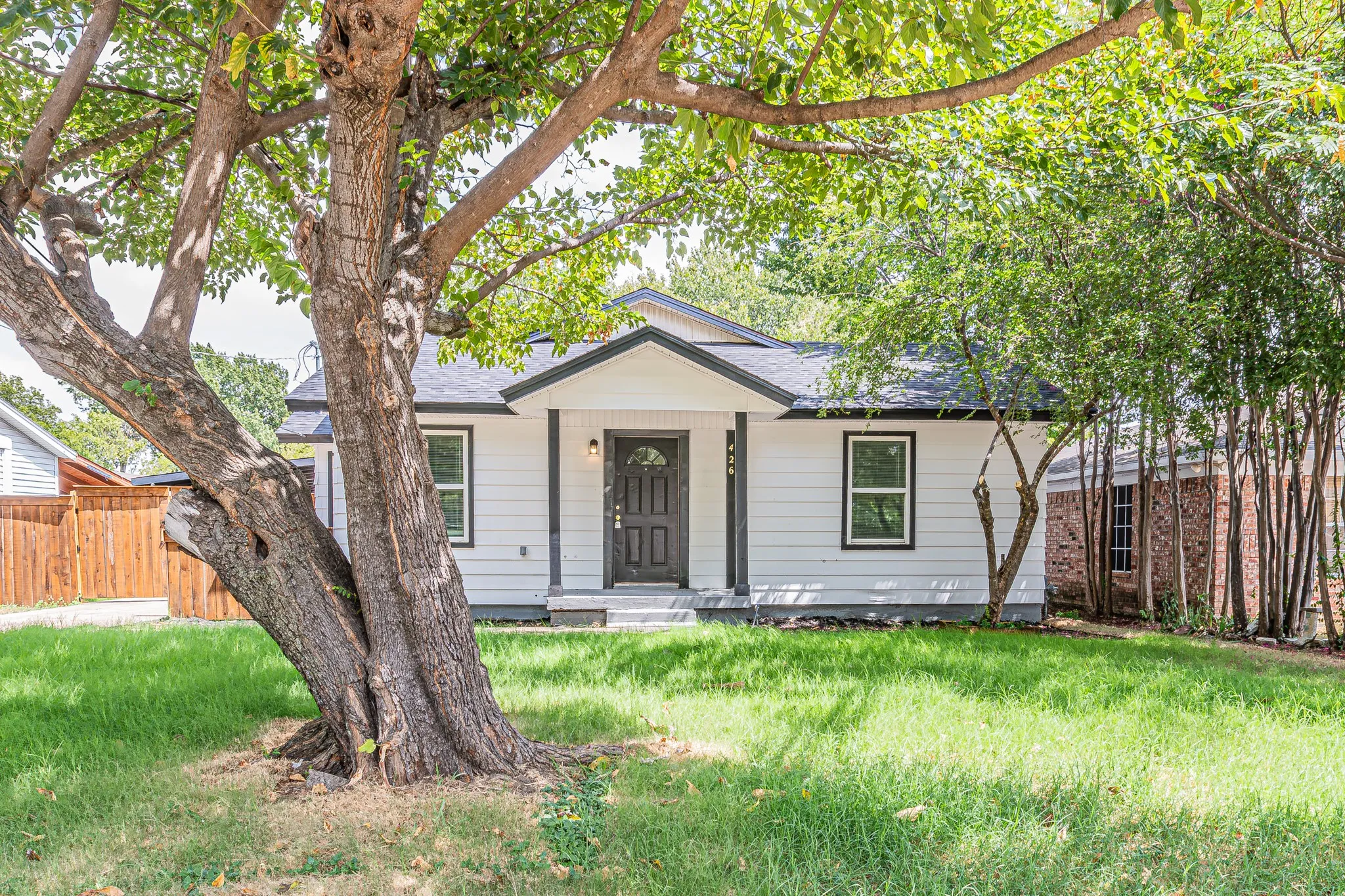Single Family Residence For Sale in Dallas County , 426 NE 29th Street, Grand Prairie, Texas 75050, 4 Bedroom, 3 Bathroom, Garage spaces, 1,452 Sqft, built in 1951, mls#21378871, Real Estate Agent in Grand Prairie, Homes For Sale in Dallas county, Homes For Sale in Grand Prairie, Realtor in Grand Prairie Texas, Real Estate Brokerage Independent Realty Texas, Luminita Cordes Realtor