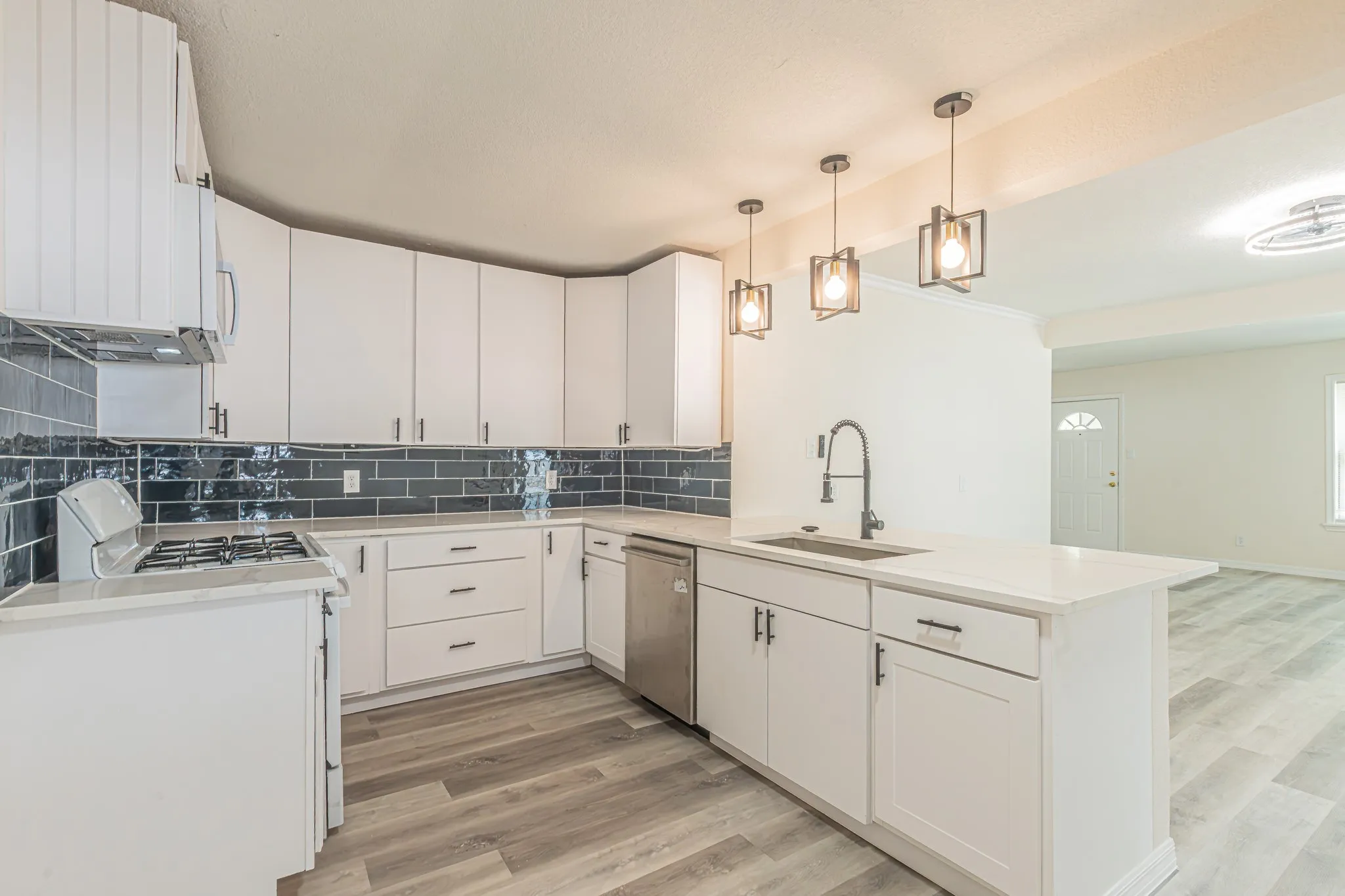 Single Family Residence For Sale in Dallas County , 426 NE 29th Street, Grand Prairie, Texas 75050, 4 Bedroom, 3 Bathroom, Garage spaces, 1,452 Sqft, built in 1951, mls#21378871, Real Estate Agent in Grand Prairie, Homes For Sale in Dallas county, Homes For Sale in Grand Prairie, Realtor in Grand Prairie Texas, Real Estate Brokerage Independent Realty Texas, Luminita Cordes Realtor
