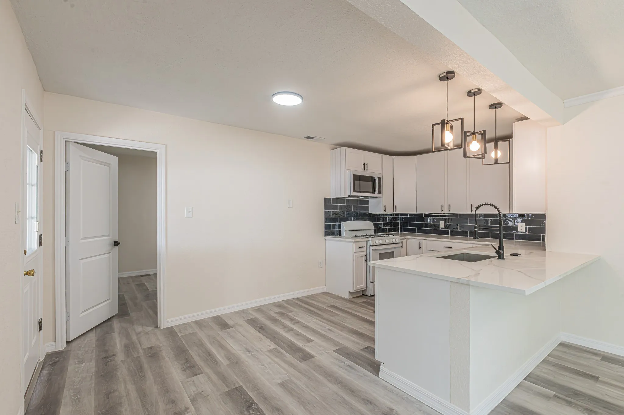 Single Family Residence For Sale in Dallas County , 426 NE 29th Street, Grand Prairie, Texas 75050, 4 Bedroom, 3 Bathroom, Garage spaces, 1,452 Sqft, built in 1951, mls#21378871, Real Estate Agent in Grand Prairie, Homes For Sale in Dallas county, Homes For Sale in Grand Prairie, Realtor in Grand Prairie Texas, Real Estate Brokerage Independent Realty Texas, Luminita Cordes Realtor