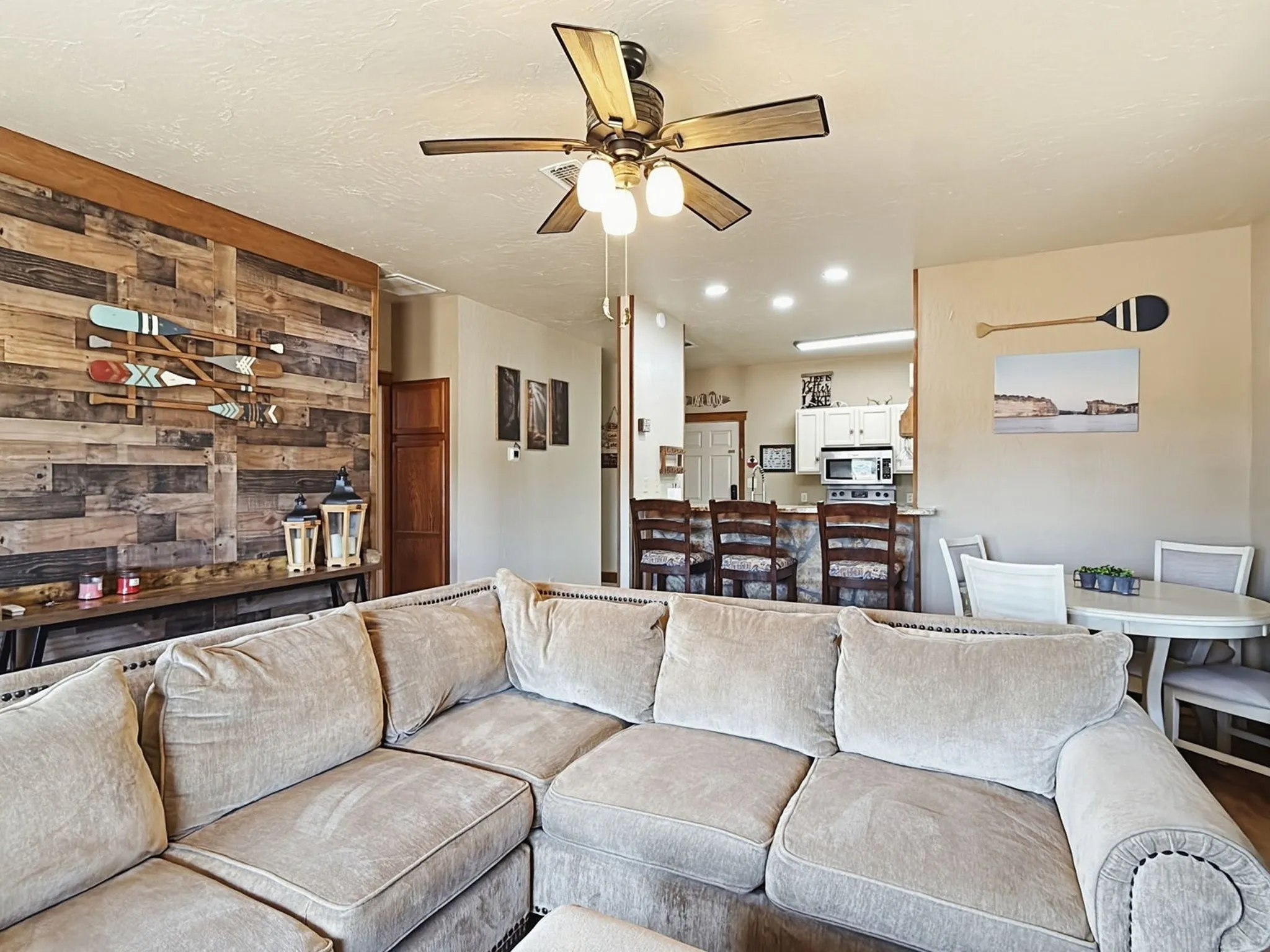 Single Family Residence For Sale in Palo Pinto County , 101 Hide Away Drive 7, Possum Kingdom Lake, Texas 76475, 2 Bedroom, 1 Bathroom, Garage spaces, 1,520 Sqft, built in 2000, mls#21374803, Real Estate Agent in Possum Kingdom Lake, Homes For Sale in Palo Pinto county, Homes For Sale in Possum Kingdom Lake, Realtor in Possum Kingdom Lake Texas, Real Estate Brokerage Independent Realty Texas, Luminita Cordes Realtor