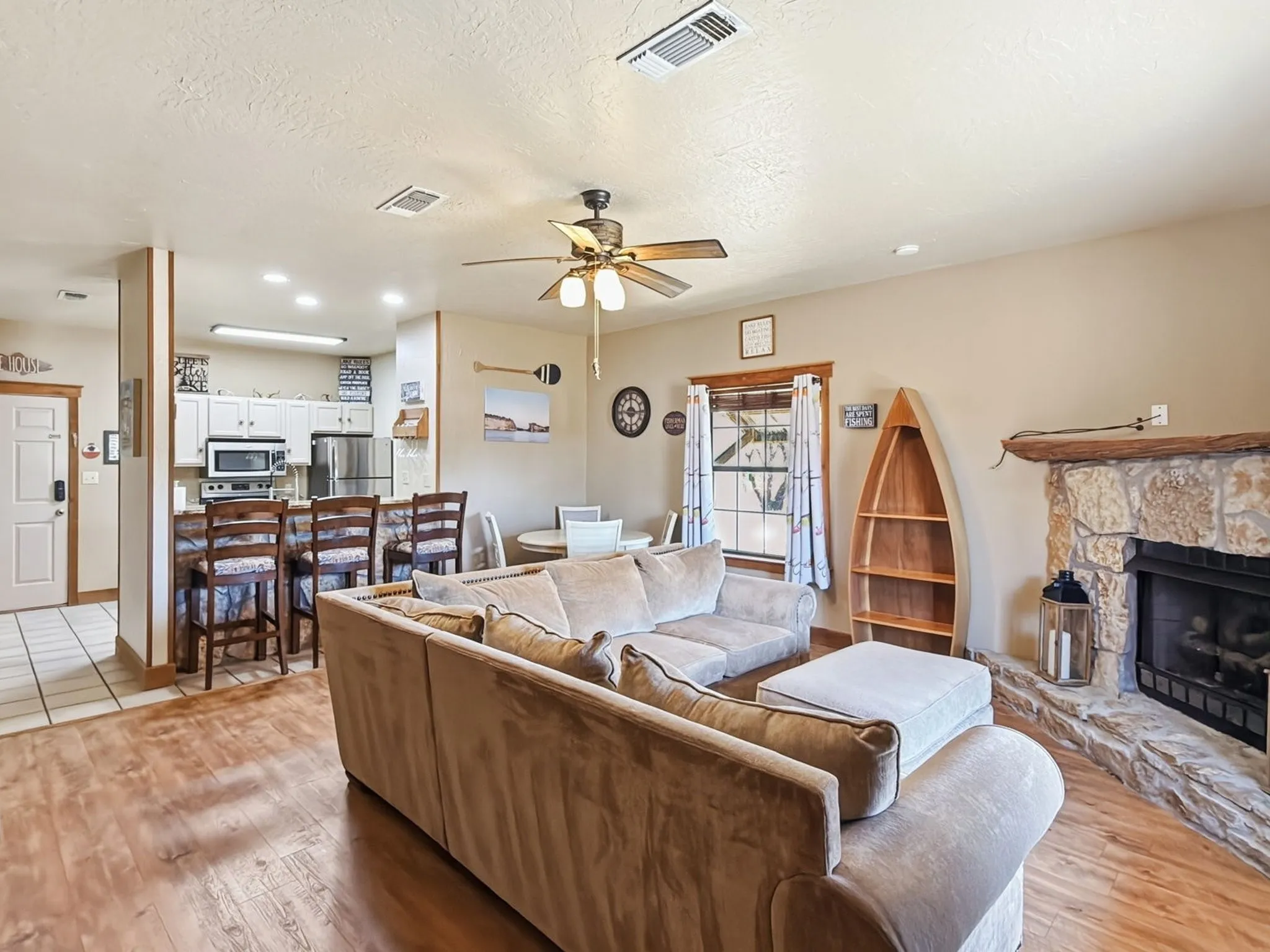 Single Family Residence For Sale in Palo Pinto County , 101 Hide Away Drive 7, Possum Kingdom Lake, Texas 76475, 2 Bedroom, 1 Bathroom, Garage spaces, 1,520 Sqft, built in 2000, mls#21374803, Real Estate Agent in Possum Kingdom Lake, Homes For Sale in Palo Pinto county, Homes For Sale in Possum Kingdom Lake, Realtor in Possum Kingdom Lake Texas, Real Estate Brokerage Independent Realty Texas, Luminita Cordes Realtor
