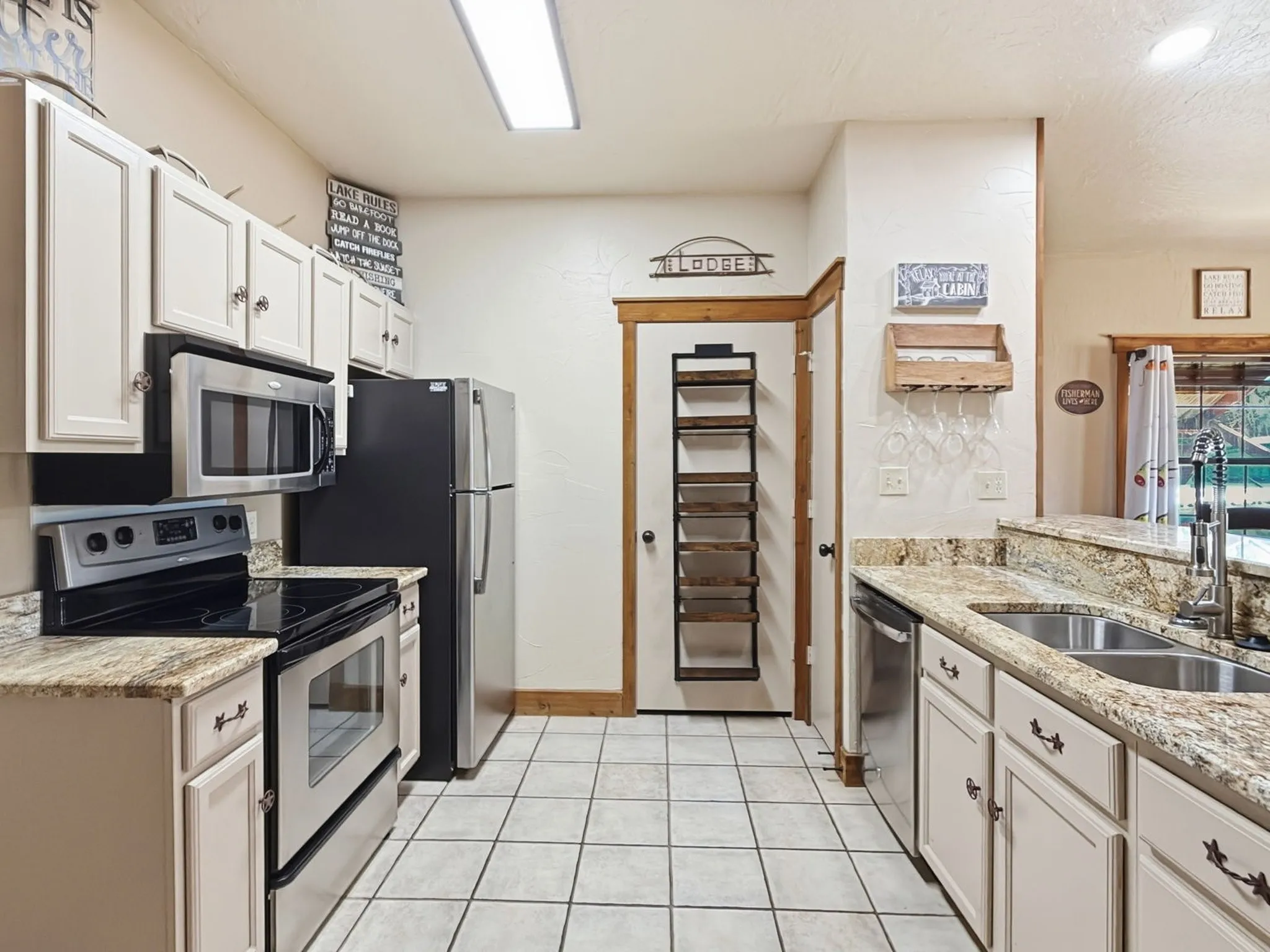 Single Family Residence For Sale in Palo Pinto County , 101 Hide Away Drive 7, Possum Kingdom Lake, Texas 76475, 2 Bedroom, 1 Bathroom, Garage spaces, 1,520 Sqft, built in 2000, mls#21374803, Real Estate Agent in Possum Kingdom Lake, Homes For Sale in Palo Pinto county, Homes For Sale in Possum Kingdom Lake, Realtor in Possum Kingdom Lake Texas, Real Estate Brokerage Independent Realty Texas, Luminita Cordes Realtor