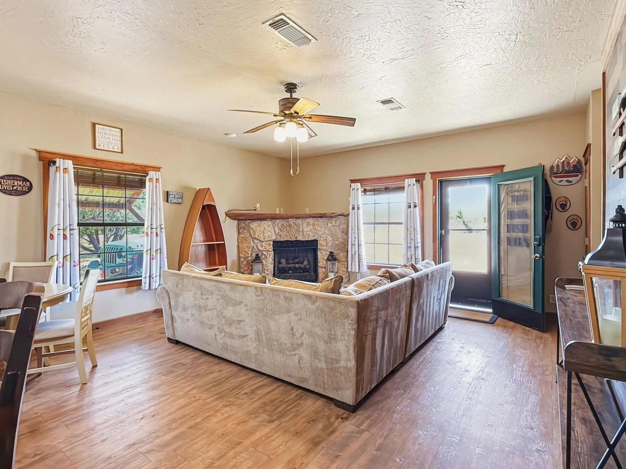 Single Family Residence For Sale in Palo Pinto County , 101 Hide Away Drive 7, Possum Kingdom Lake, Texas 76475, 2 Bedroom, 1 Bathroom, Garage spaces, 1,520 Sqft, built in 2000, mls#21374803, Real Estate Agent in Possum Kingdom Lake, Homes For Sale in Palo Pinto county, Homes For Sale in Possum Kingdom Lake, Realtor in Possum Kingdom Lake Texas, Real Estate Brokerage Independent Realty Texas, Luminita Cordes Realtor