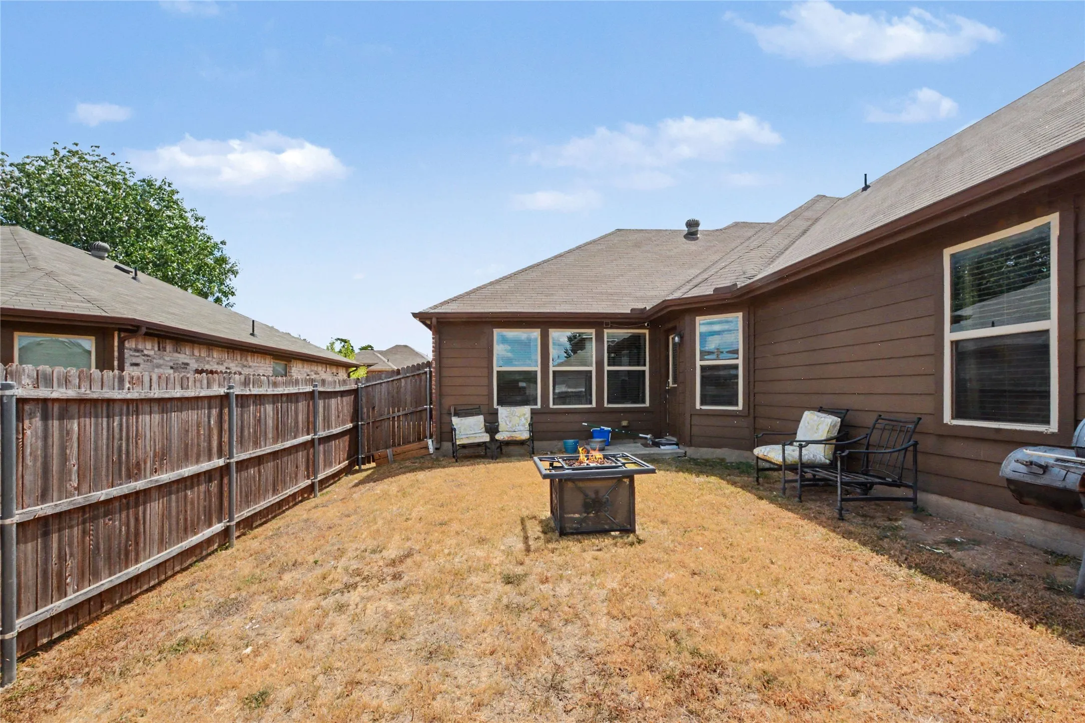 Single Family Residence For Sale in Dallas County , 2126 Fair Weather Drive, Lancaster, Texas 75146, 4 Bedroom, 3 Bathroom, 2 Garage spaces, 1,980 Sqft, built in 2015, mls#21374155, Real Estate Agent in Lancaster, Homes For Sale in Dallas county, Homes For Sale in Lancaster, Realtor in Lancaster Texas, Real Estate Brokerage Independent Realty Texas, Luminita Cordes Realtor