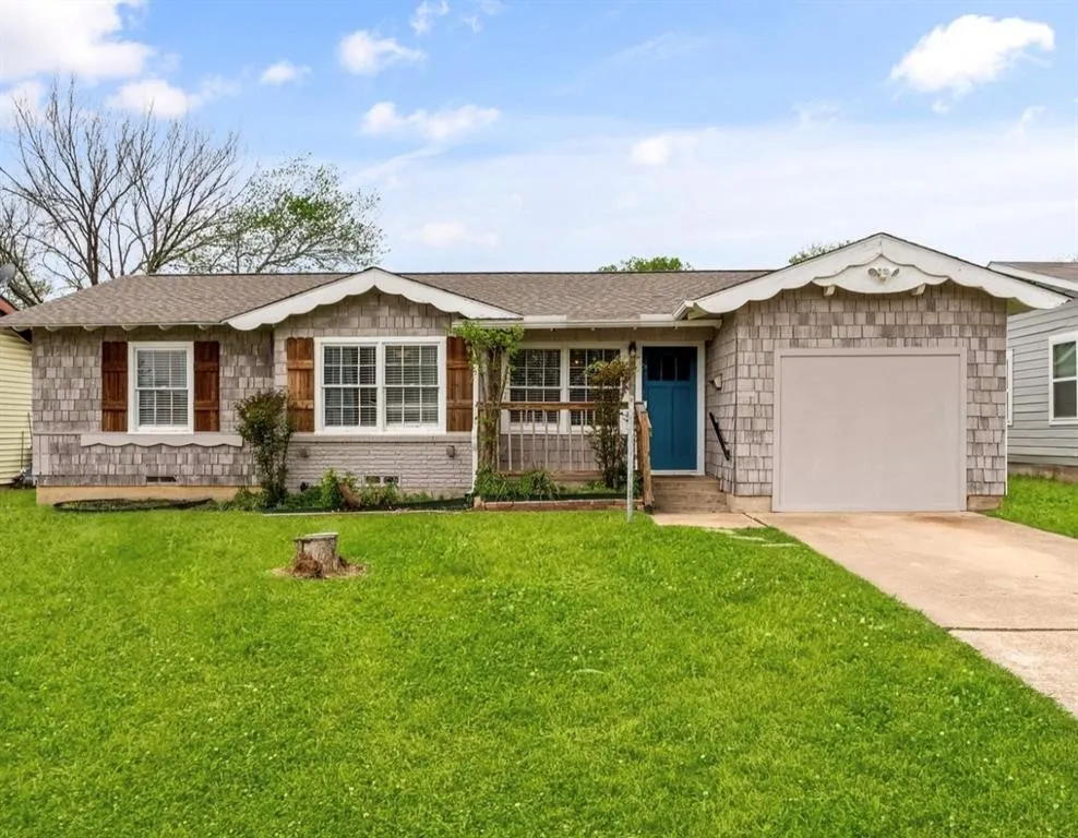 Single Family Residence For Rent in Tarrant County , 1110 Park Street, Arlington, Texas 76011, 4 Bedroom, 2 Bathroom, Garage spaces, 1,750 Sqft, built in 1957, mls#21379092, Real Estate Agent in Arlington, Homes For Rent in Tarrant county, Homes For Rent in Arlington, Realtor in Arlington Texas, Real Estate Brokerage Independent Realty Texas, Luminita Cordes Realtor