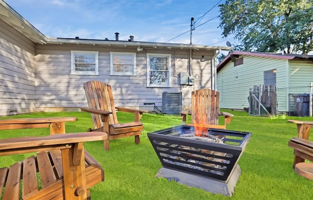 Single Family Residence For Rent in Tarrant County , 1110 Park Street, Arlington, Texas 76011, 4 Bedroom, 2 Bathroom, Garage spaces, 1,750 Sqft, built in 1957, mls#21379092, Real Estate Agent in Arlington, Homes For Rent in Tarrant county, Homes For Rent in Arlington, Realtor in Arlington Texas, Real Estate Brokerage Independent Realty Texas, Luminita Cordes Realtor