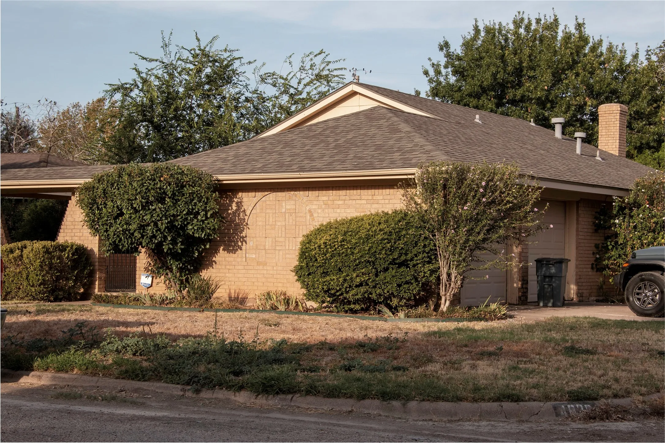 Side-entry garage and direct alley access