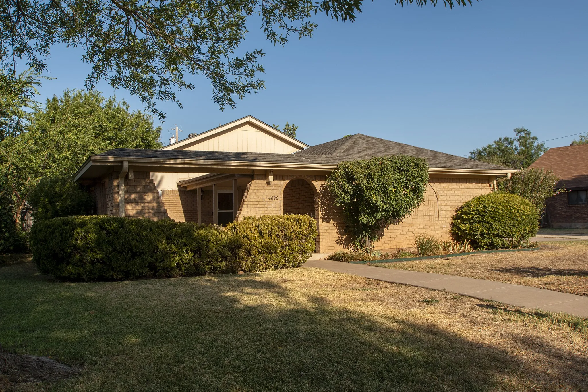 Single Family Residence For Sale in Taylor County , 4826 Mary Lou Lane, Abilene, Texas 79606, 3 Bedroom, 2 Bathroom, 2 Garage spaces, 1,665 Sqft, built in 1978, mls#21374873, Real Estate Agent in Abilene, Homes For Sale in Taylor county, Homes For Sale in Abilene, Realtor in Abilene Texas, Real Estate Brokerage Independent Realty Texas, Luminita Cordes Realtor