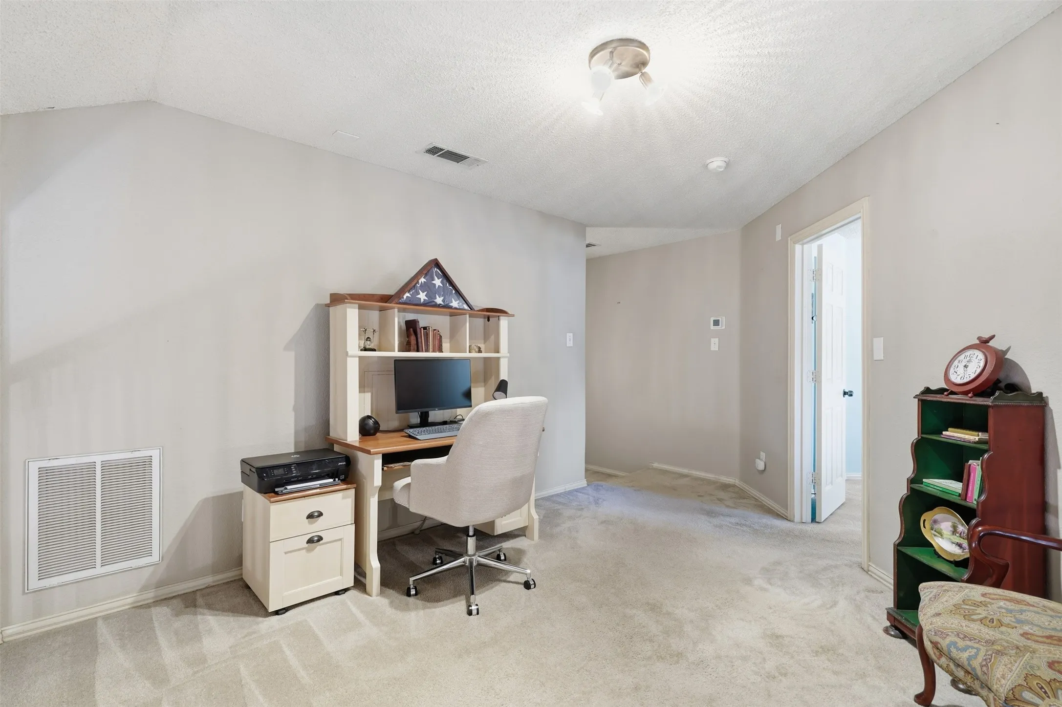Single Family Residence For Sale in Tarrant County , 5004 Ridgefield Court, Arlington, Texas 76017, 4 Bedroom, 3 Bathroom, 2 Garage spaces, 2,295 Sqft, built in 1997, mls#21378177, Real Estate Agent in Arlington, Homes For Sale in Tarrant county, Homes For Sale in Arlington, Realtor in Arlington Texas, Real Estate Brokerage Independent Realty Texas, Luminita Cordes Realtor