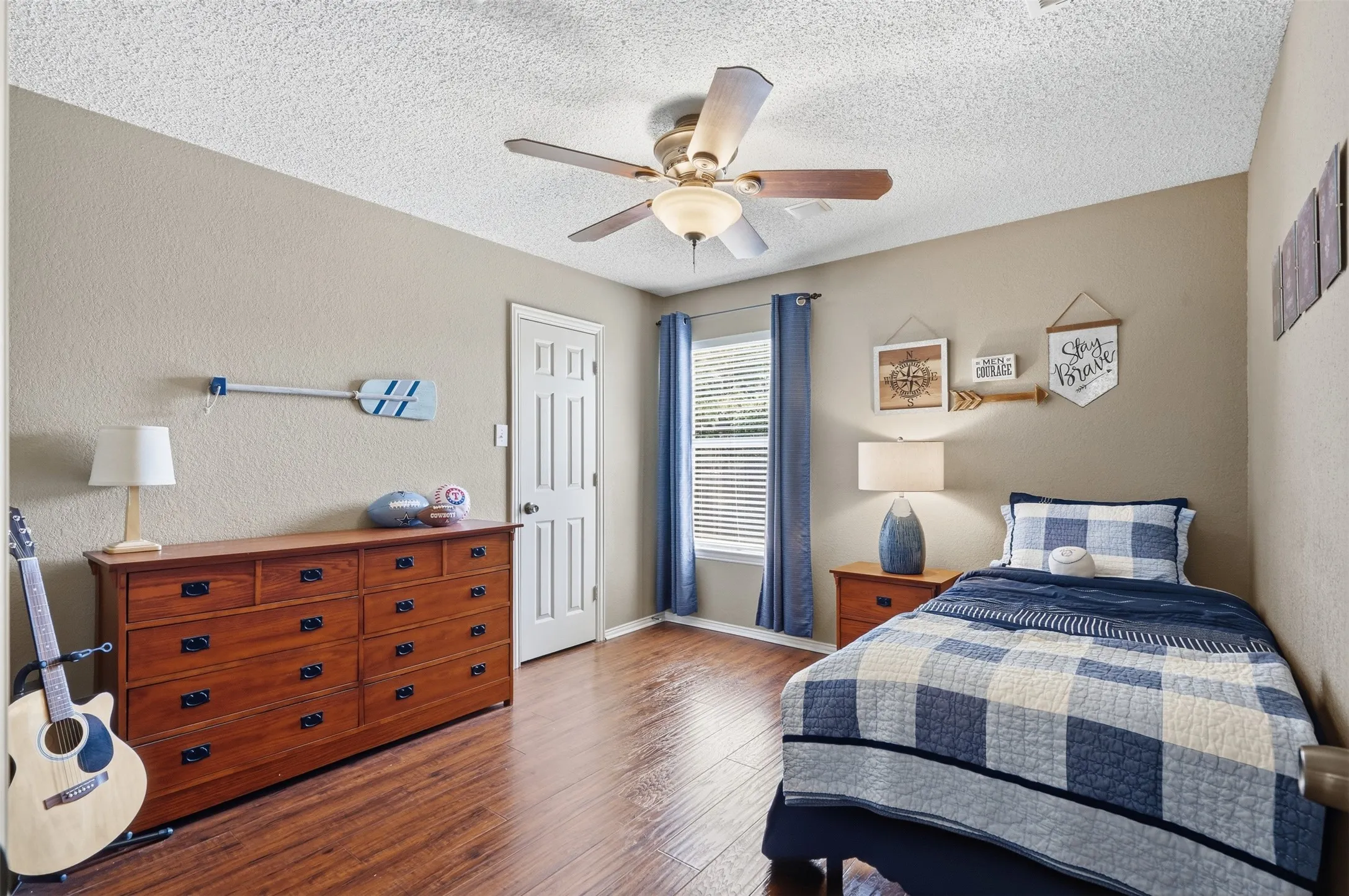 Single Family Residence For Sale in Tarrant County , 5004 Ridgefield Court, Arlington, Texas 76017, 4 Bedroom, 3 Bathroom, 2 Garage spaces, 2,295 Sqft, built in 1997, mls#21378177, Real Estate Agent in Arlington, Homes For Sale in Tarrant county, Homes For Sale in Arlington, Realtor in Arlington Texas, Real Estate Brokerage Independent Realty Texas, Luminita Cordes Realtor
