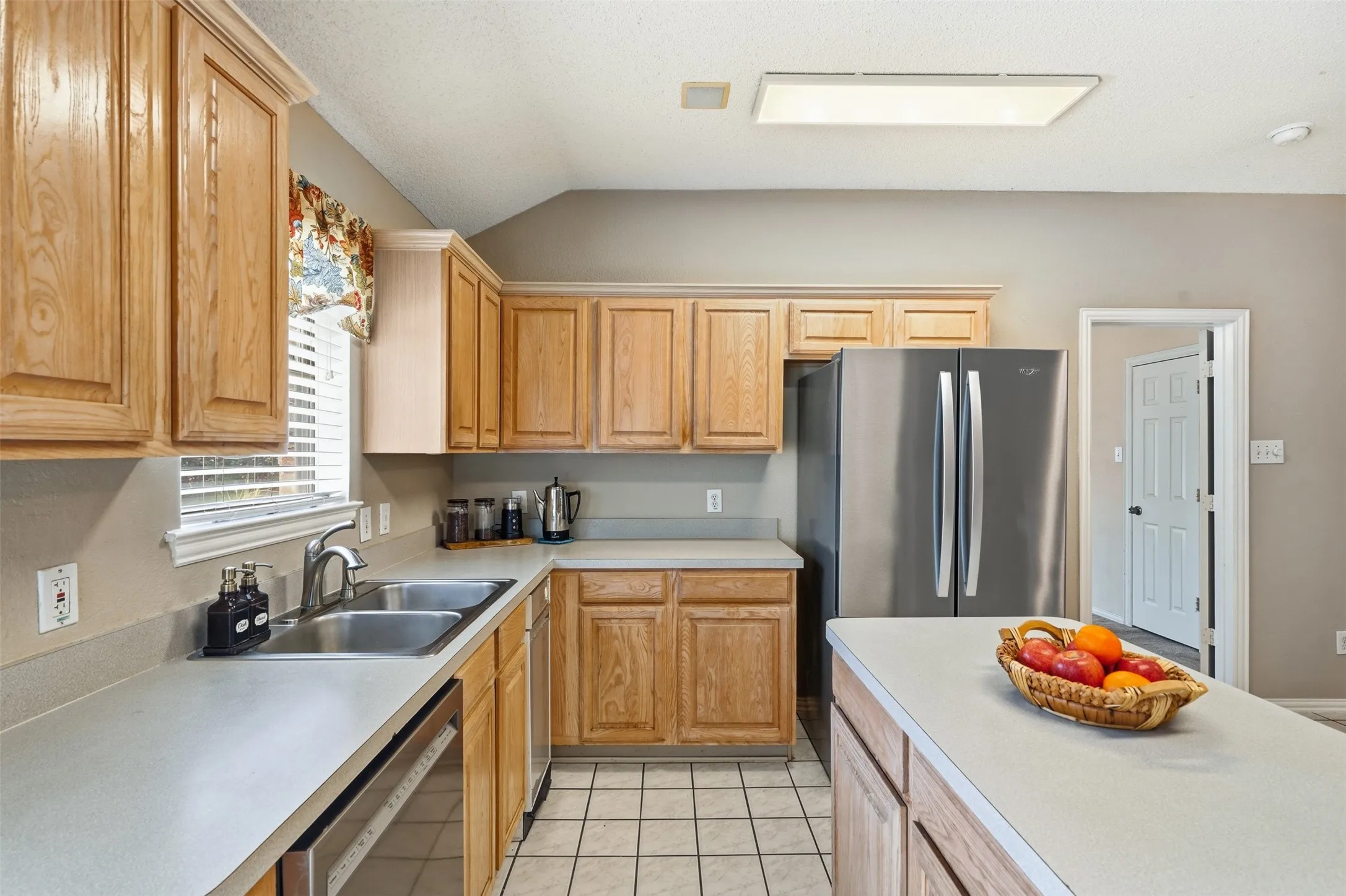 Single Family Residence For Sale in Tarrant County , 5004 Ridgefield Court, Arlington, Texas 76017, 4 Bedroom, 3 Bathroom, 2 Garage spaces, 2,295 Sqft, built in 1997, mls#21378177, Real Estate Agent in Arlington, Homes For Sale in Tarrant county, Homes For Sale in Arlington, Realtor in Arlington Texas, Real Estate Brokerage Independent Realty Texas, Luminita Cordes Realtor