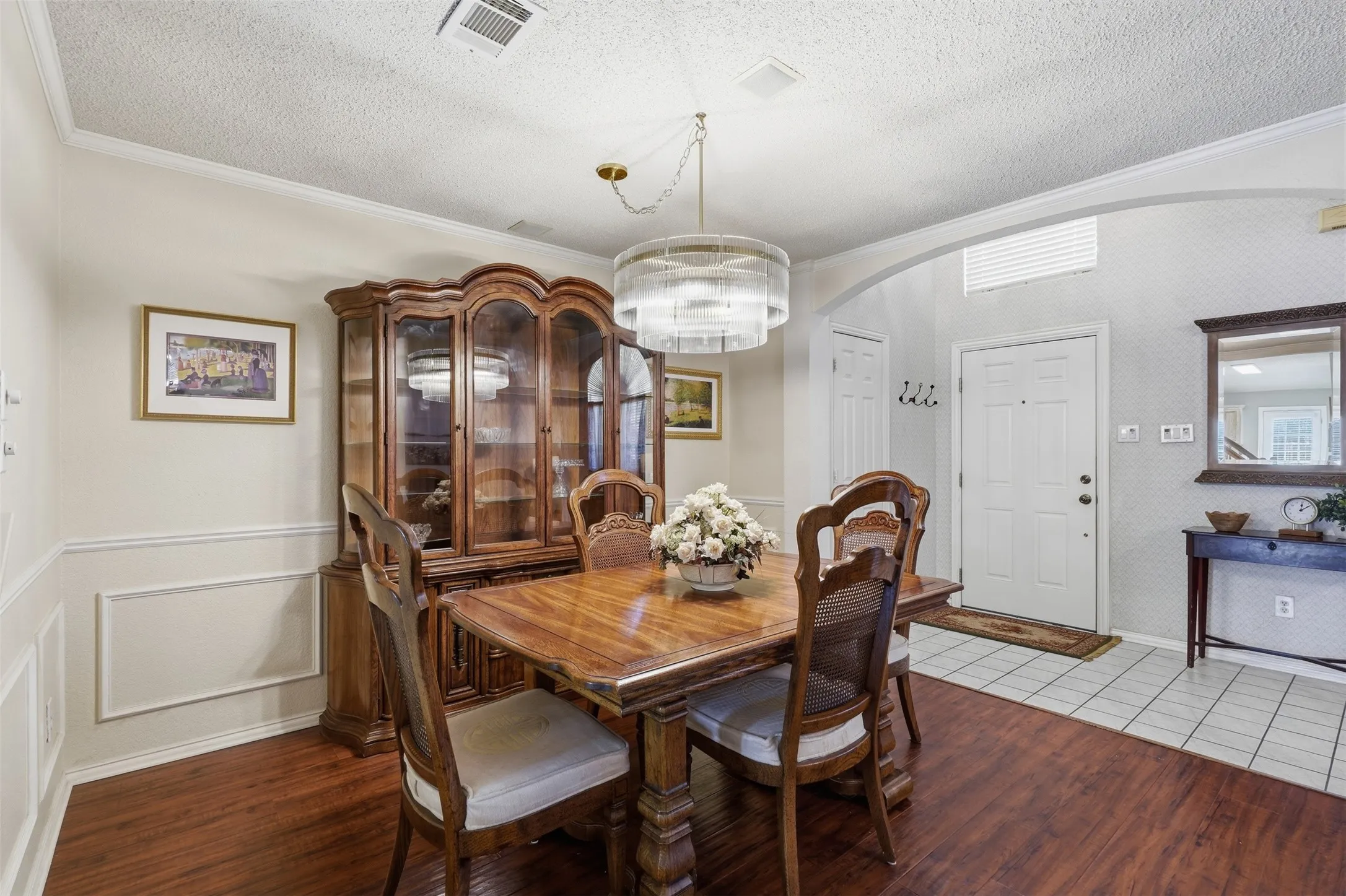 Single Family Residence For Sale in Tarrant County , 5004 Ridgefield Court, Arlington, Texas 76017, 4 Bedroom, 3 Bathroom, 2 Garage spaces, 2,295 Sqft, built in 1997, mls#21378177, Real Estate Agent in Arlington, Homes For Sale in Tarrant county, Homes For Sale in Arlington, Realtor in Arlington Texas, Real Estate Brokerage Independent Realty Texas, Luminita Cordes Realtor
