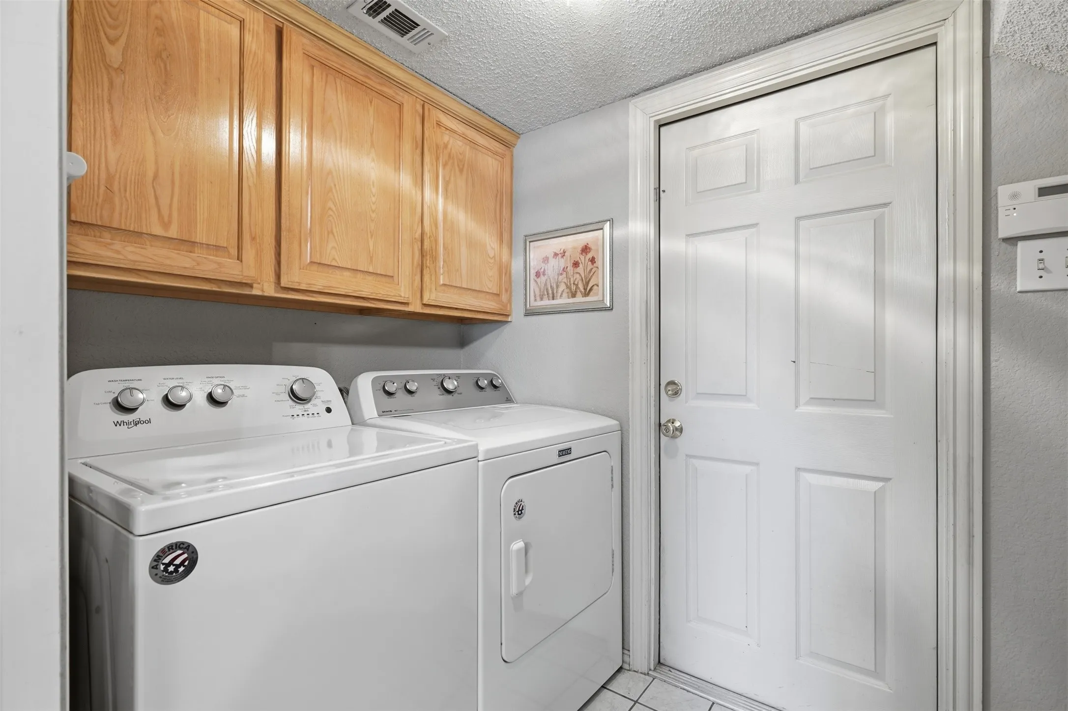 Single Family Residence For Sale in Tarrant County , 5004 Ridgefield Court, Arlington, Texas 76017, 4 Bedroom, 3 Bathroom, 2 Garage spaces, 2,295 Sqft, built in 1997, mls#21378177, Real Estate Agent in Arlington, Homes For Sale in Tarrant county, Homes For Sale in Arlington, Realtor in Arlington Texas, Real Estate Brokerage Independent Realty Texas, Luminita Cordes Realtor