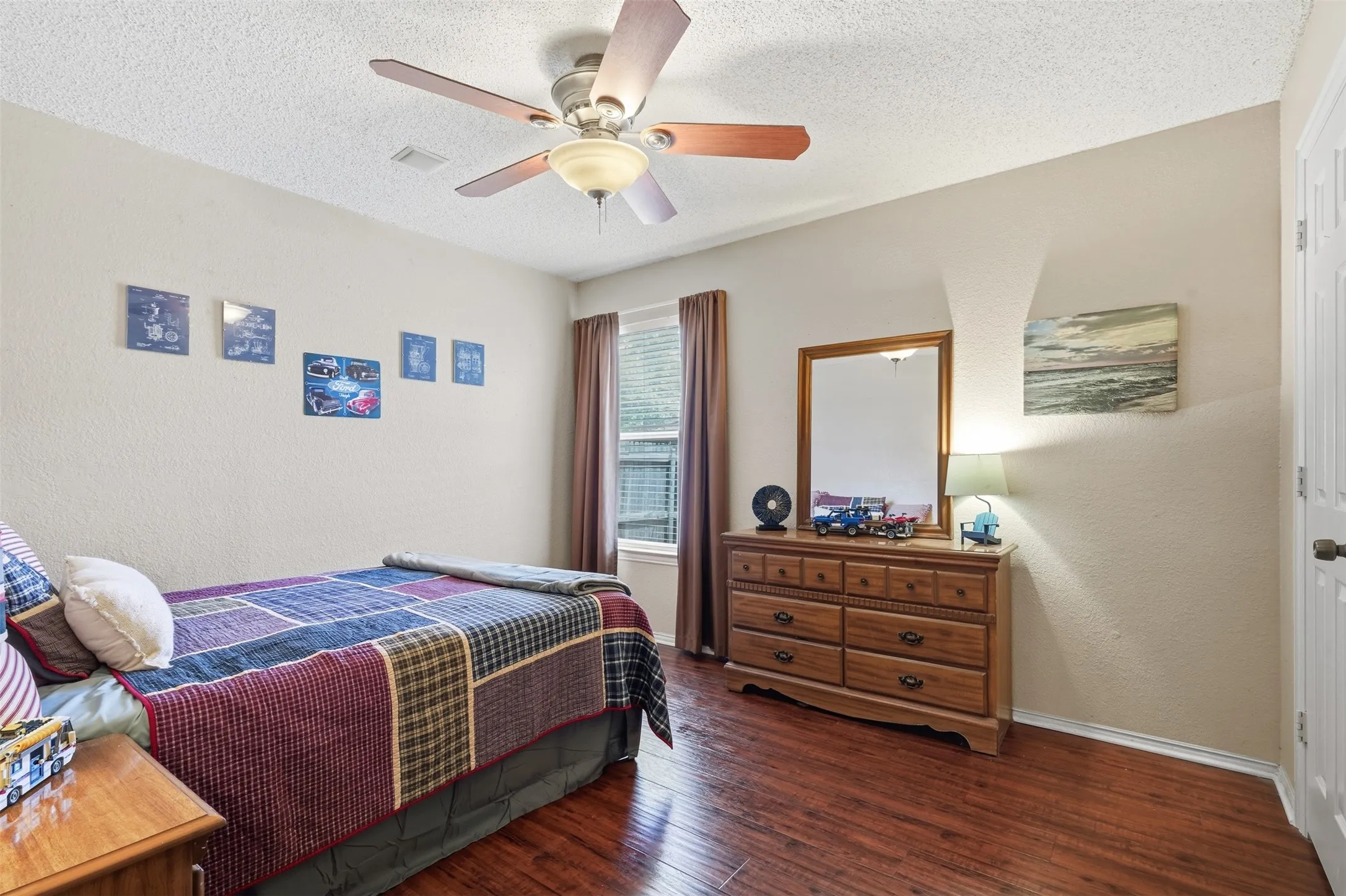 Single Family Residence For Sale in Tarrant County , 5004 Ridgefield Court, Arlington, Texas 76017, 4 Bedroom, 3 Bathroom, 2 Garage spaces, 2,295 Sqft, built in 1997, mls#21378177, Real Estate Agent in Arlington, Homes For Sale in Tarrant county, Homes For Sale in Arlington, Realtor in Arlington Texas, Real Estate Brokerage Independent Realty Texas, Luminita Cordes Realtor