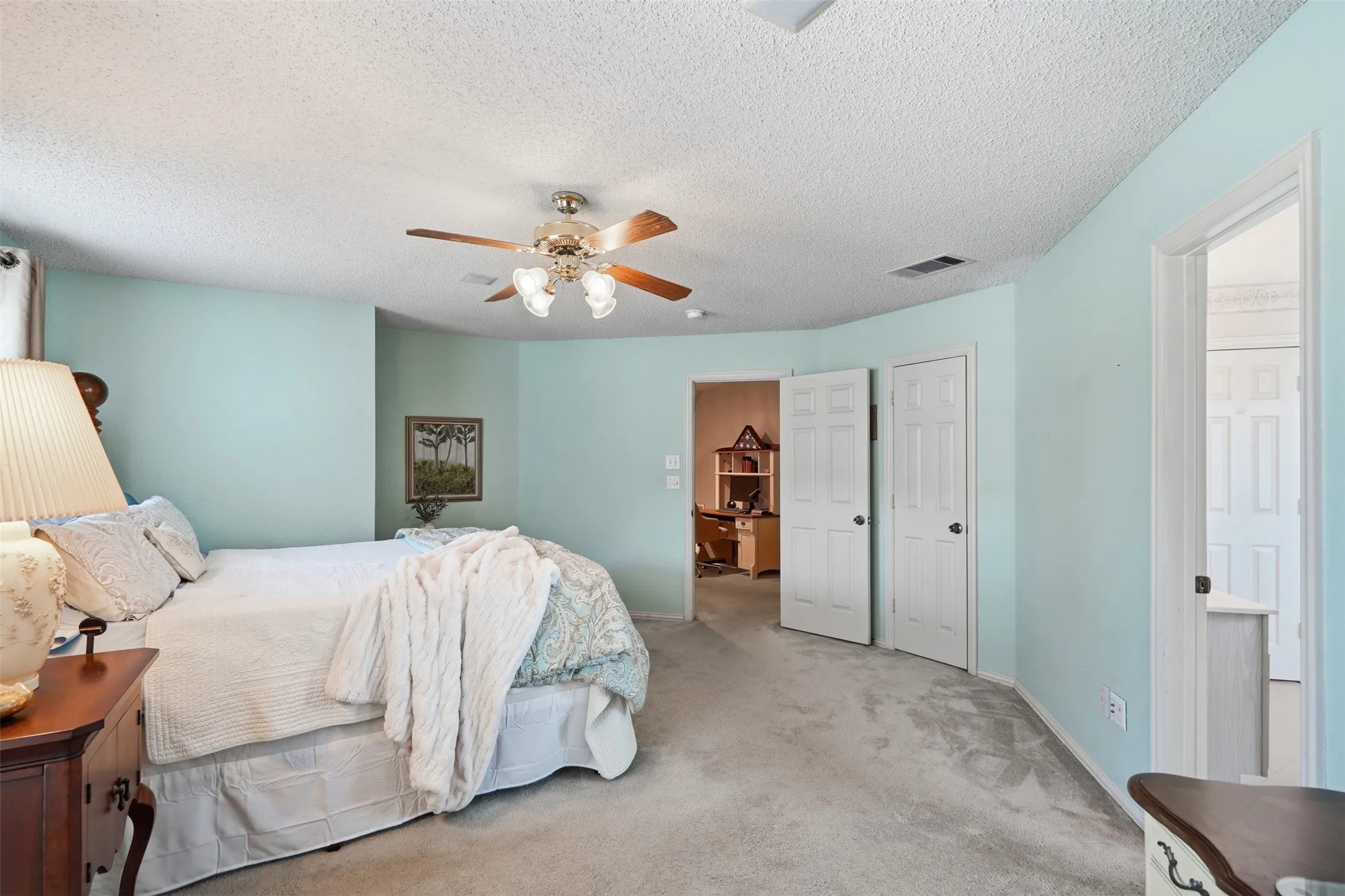 Single Family Residence For Sale in Tarrant County , 5004 Ridgefield Court, Arlington, Texas 76017, 4 Bedroom, 3 Bathroom, 2 Garage spaces, 2,295 Sqft, built in 1997, mls#21378177, Real Estate Agent in Arlington, Homes For Sale in Tarrant county, Homes For Sale in Arlington, Realtor in Arlington Texas, Real Estate Brokerage Independent Realty Texas, Luminita Cordes Realtor