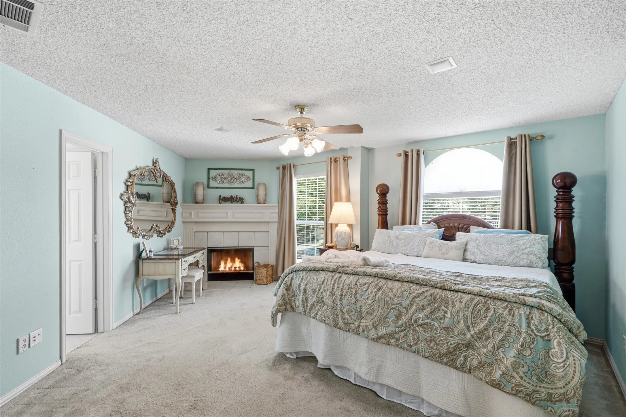 Single Family Residence For Sale in Tarrant County , 5004 Ridgefield Court, Arlington, Texas 76017, 4 Bedroom, 3 Bathroom, 2 Garage spaces, 2,295 Sqft, built in 1997, mls#21378177, Real Estate Agent in Arlington, Homes For Sale in Tarrant county, Homes For Sale in Arlington, Realtor in Arlington Texas, Real Estate Brokerage Independent Realty Texas, Luminita Cordes Realtor