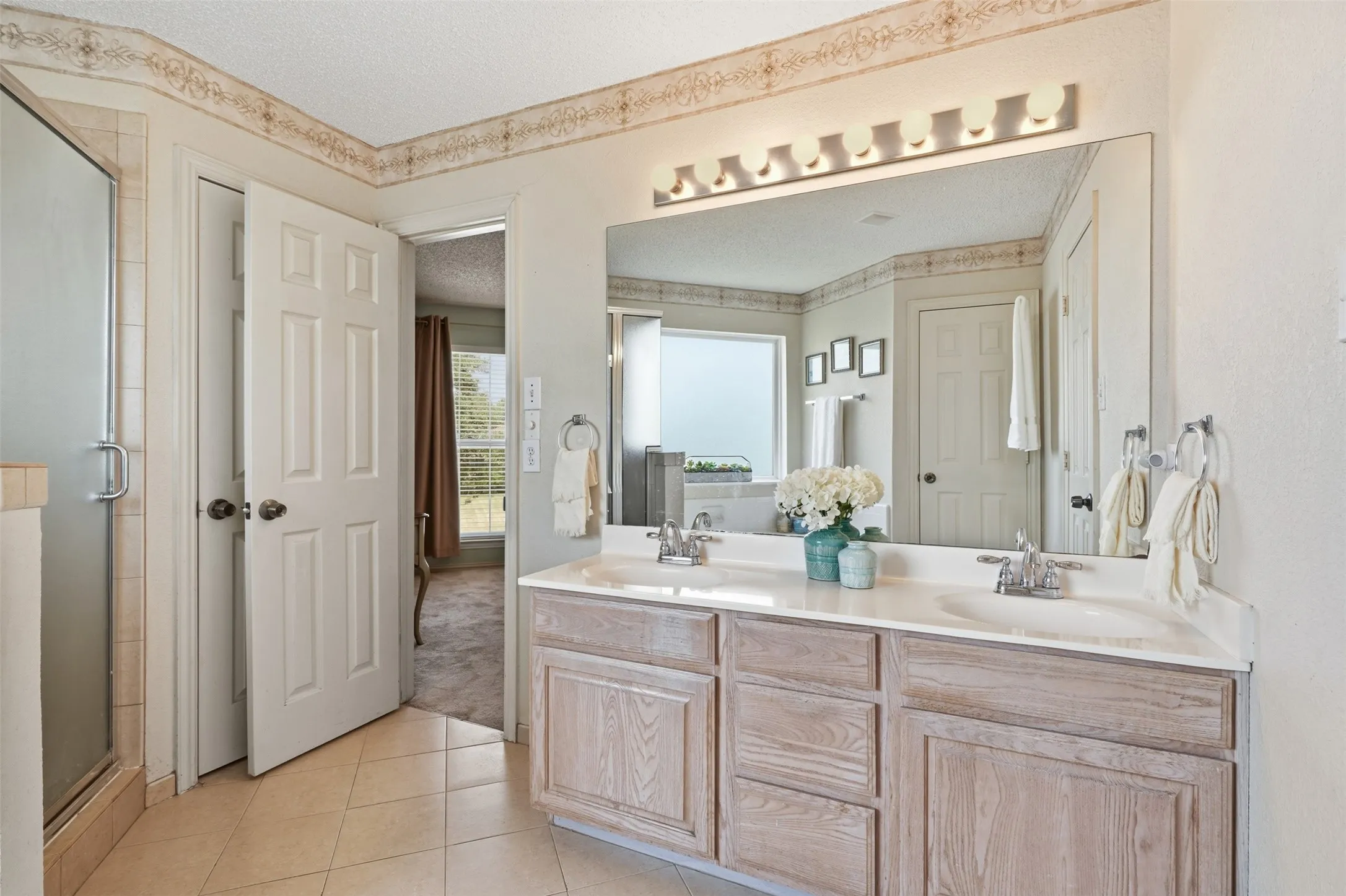 Single Family Residence For Sale in Tarrant County , 5004 Ridgefield Court, Arlington, Texas 76017, 4 Bedroom, 3 Bathroom, 2 Garage spaces, 2,295 Sqft, built in 1997, mls#21378177, Real Estate Agent in Arlington, Homes For Sale in Tarrant county, Homes For Sale in Arlington, Realtor in Arlington Texas, Real Estate Brokerage Independent Realty Texas, Luminita Cordes Realtor