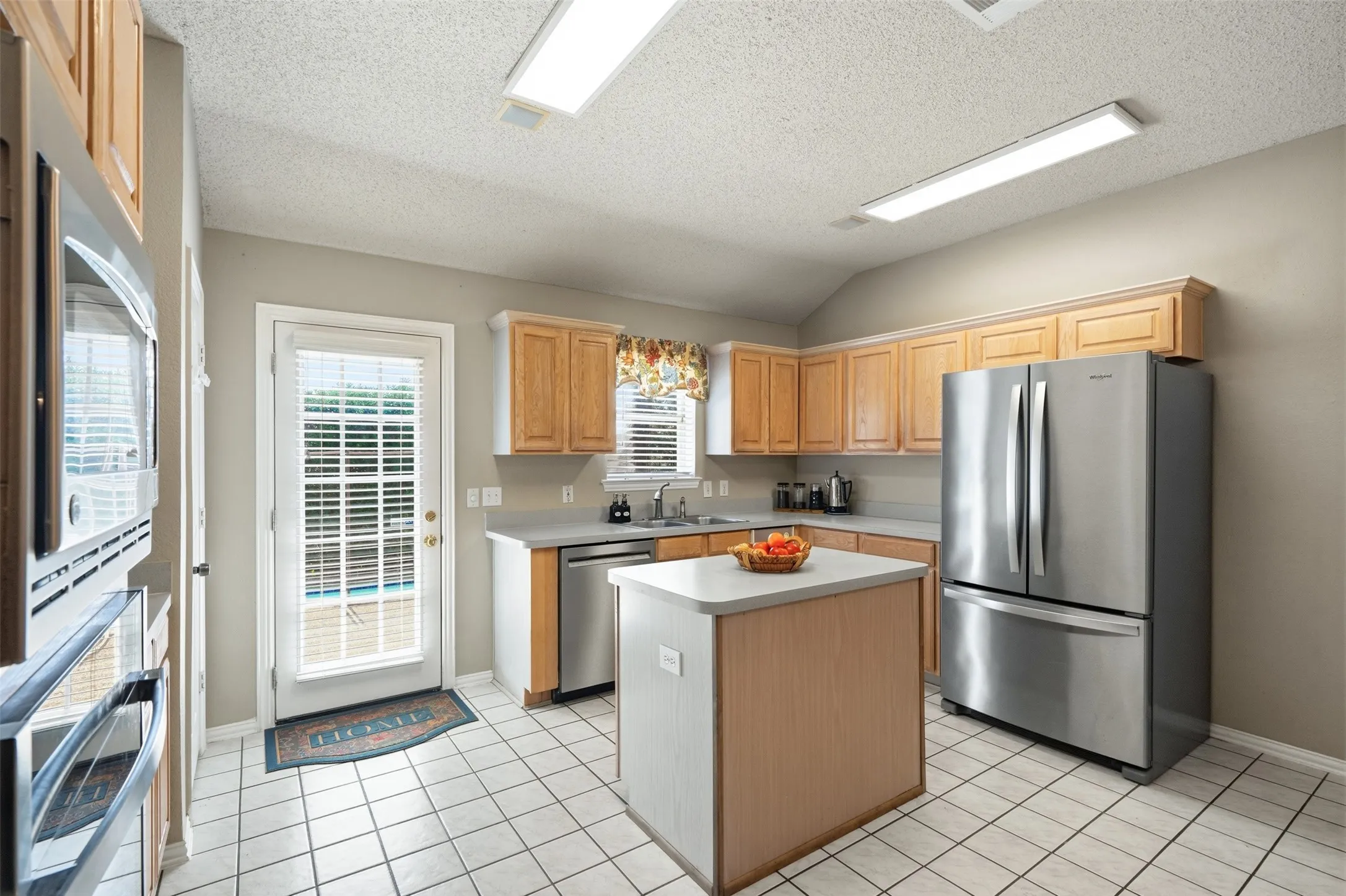 Single Family Residence For Sale in Tarrant County , 5004 Ridgefield Court, Arlington, Texas 76017, 4 Bedroom, 3 Bathroom, 2 Garage spaces, 2,295 Sqft, built in 1997, mls#21378177, Real Estate Agent in Arlington, Homes For Sale in Tarrant county, Homes For Sale in Arlington, Realtor in Arlington Texas, Real Estate Brokerage Independent Realty Texas, Luminita Cordes Realtor