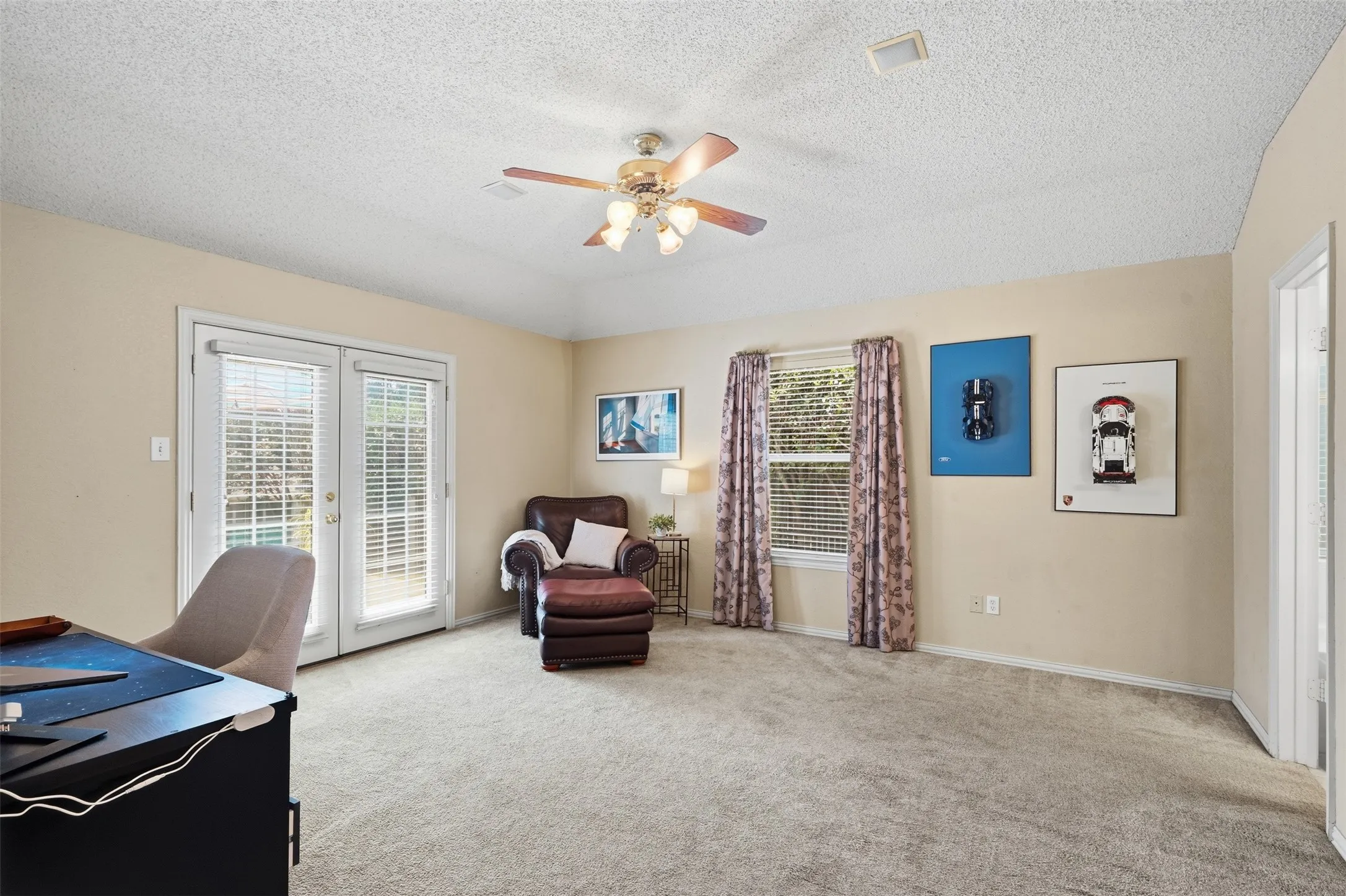 Single Family Residence For Sale in Tarrant County , 5004 Ridgefield Court, Arlington, Texas 76017, 4 Bedroom, 3 Bathroom, 2 Garage spaces, 2,295 Sqft, built in 1997, mls#21378177, Real Estate Agent in Arlington, Homes For Sale in Tarrant county, Homes For Sale in Arlington, Realtor in Arlington Texas, Real Estate Brokerage Independent Realty Texas, Luminita Cordes Realtor