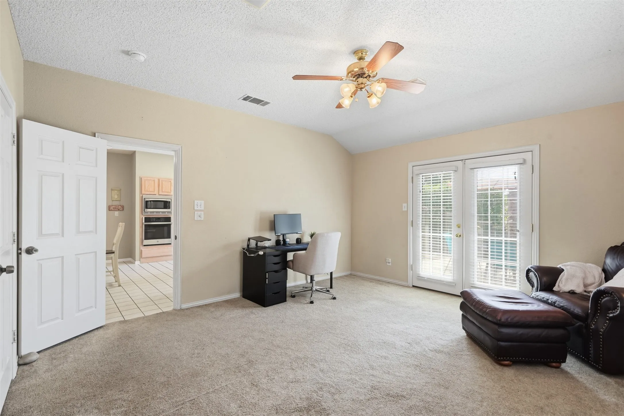 Single Family Residence For Sale in Tarrant County , 5004 Ridgefield Court, Arlington, Texas 76017, 4 Bedroom, 3 Bathroom, 2 Garage spaces, 2,295 Sqft, built in 1997, mls#21378177, Real Estate Agent in Arlington, Homes For Sale in Tarrant county, Homes For Sale in Arlington, Realtor in Arlington Texas, Real Estate Brokerage Independent Realty Texas, Luminita Cordes Realtor