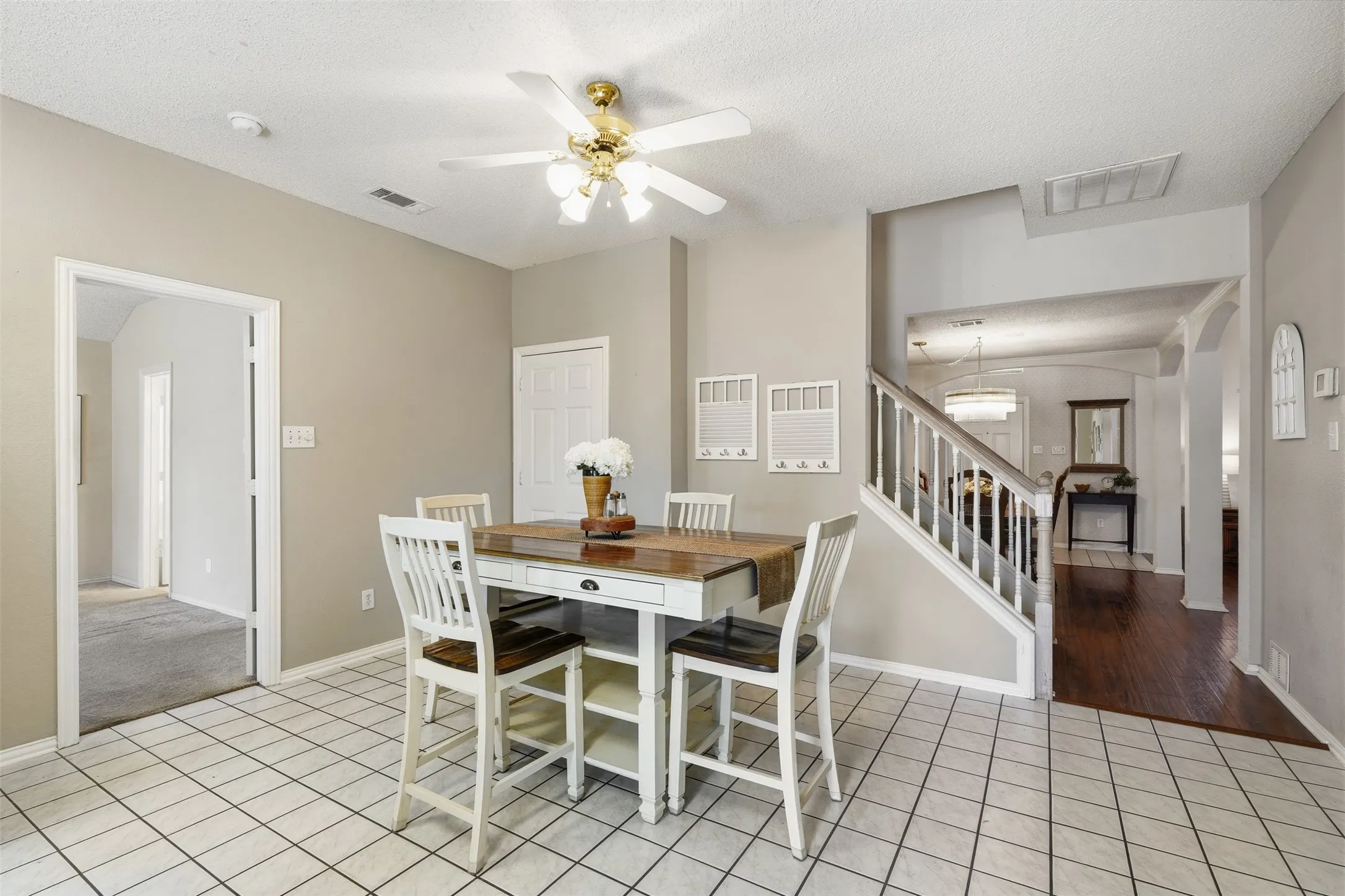 Single Family Residence For Sale in Tarrant County , 5004 Ridgefield Court, Arlington, Texas 76017, 4 Bedroom, 3 Bathroom, 2 Garage spaces, 2,295 Sqft, built in 1997, mls#21378177, Real Estate Agent in Arlington, Homes For Sale in Tarrant county, Homes For Sale in Arlington, Realtor in Arlington Texas, Real Estate Brokerage Independent Realty Texas, Luminita Cordes Realtor