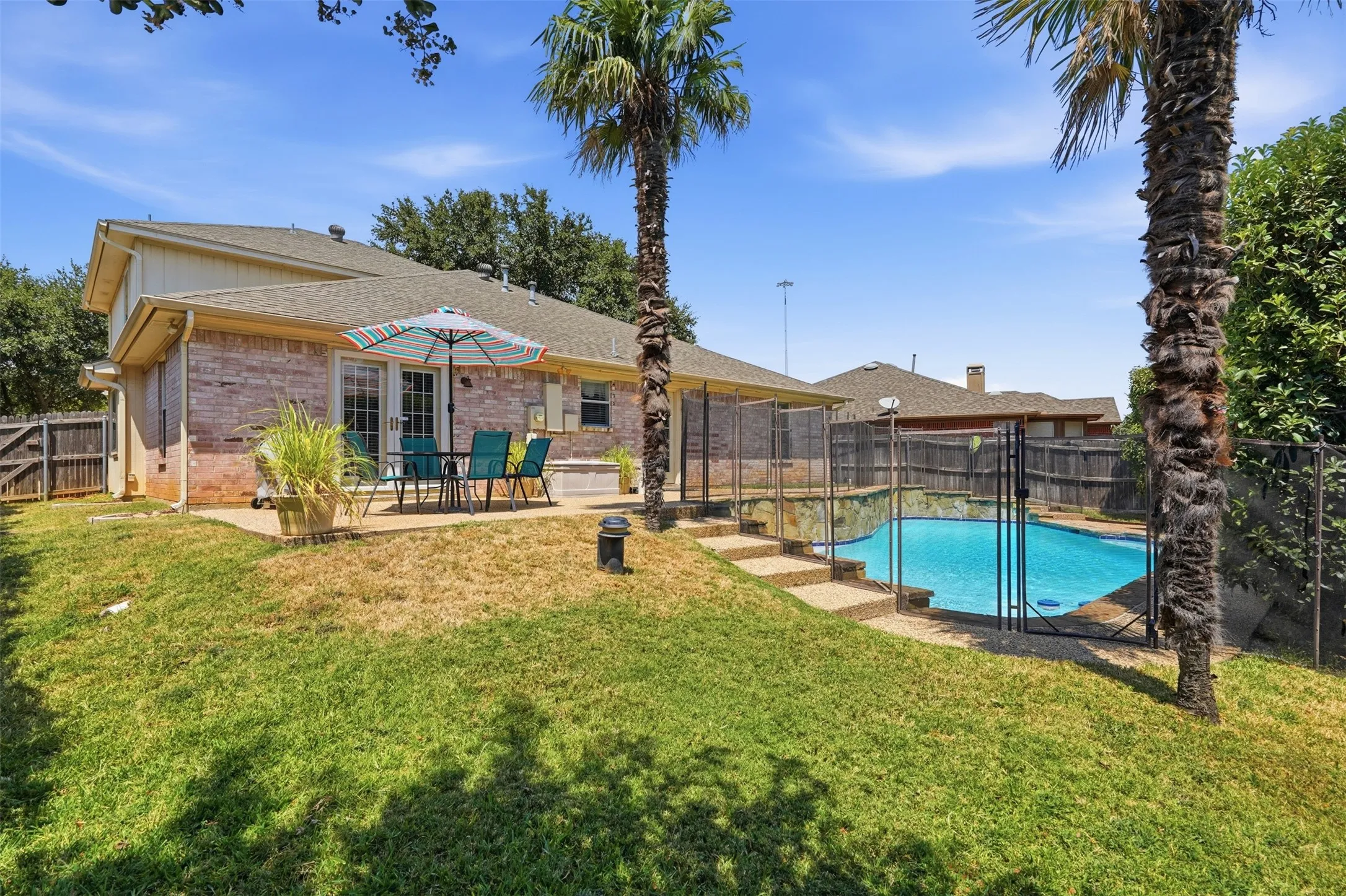 Single Family Residence For Sale in Tarrant County , 5004 Ridgefield Court, Arlington, Texas 76017, 4 Bedroom, 3 Bathroom, 2 Garage spaces, 2,295 Sqft, built in 1997, mls#21378177, Real Estate Agent in Arlington, Homes For Sale in Tarrant county, Homes For Sale in Arlington, Realtor in Arlington Texas, Real Estate Brokerage Independent Realty Texas, Luminita Cordes Realtor
