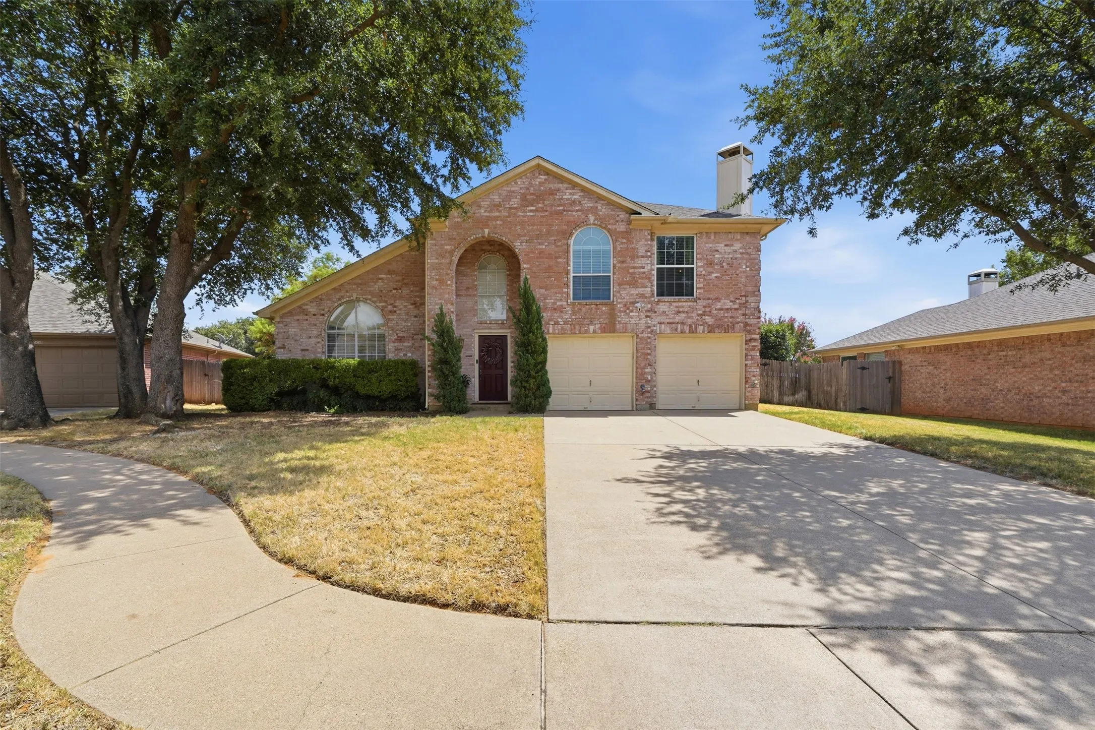 Single Family Residence For Sale in Tarrant County , 5004 Ridgefield Court, Arlington, Texas 76017, 4 Bedroom, 3 Bathroom, 2 Garage spaces, 2,295 Sqft, built in 1997, mls#21378177, Real Estate Agent in Arlington, Homes For Sale in Tarrant county, Homes For Sale in Arlington, Realtor in Arlington Texas, Real Estate Brokerage Independent Realty Texas, Luminita Cordes Realtor