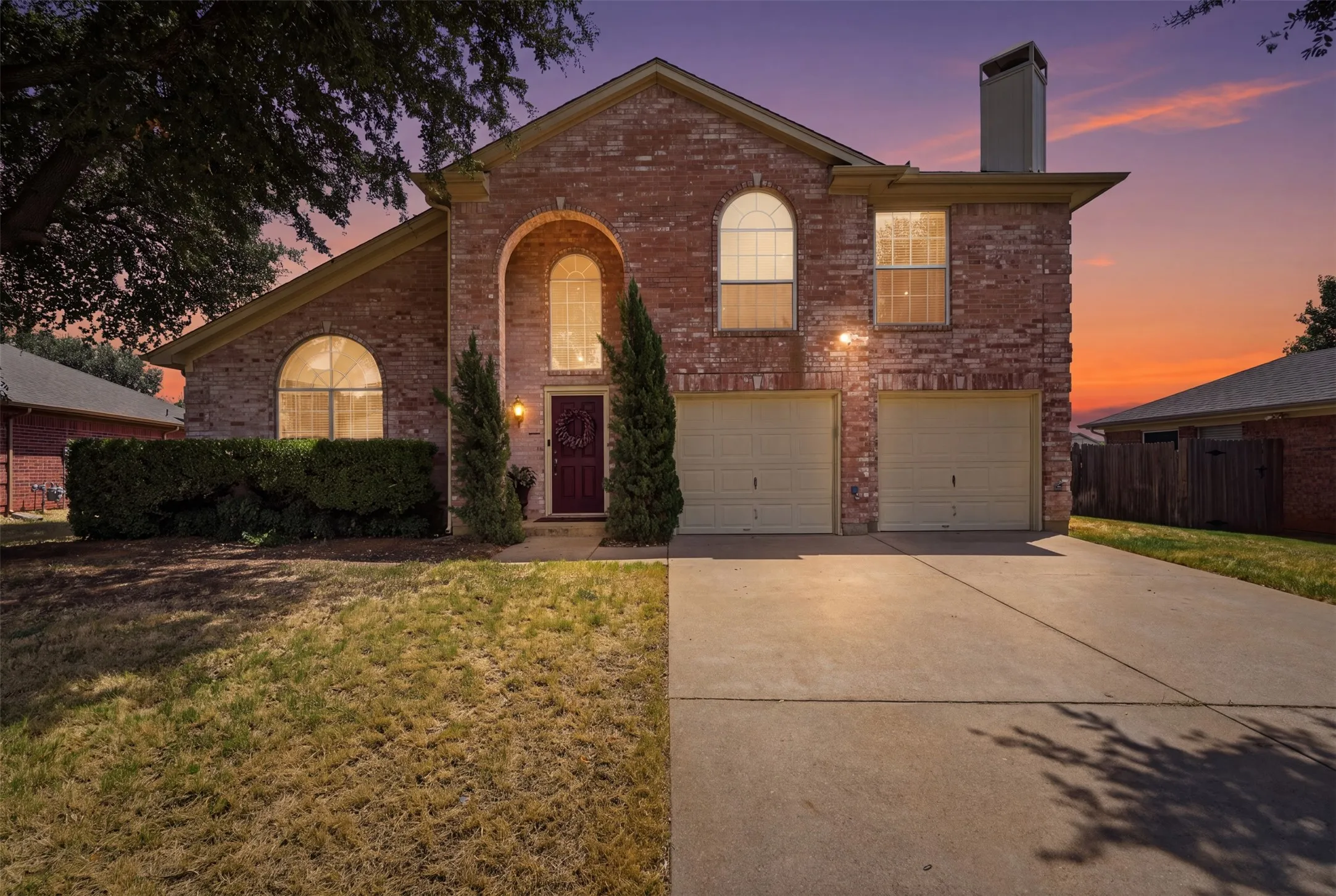 Single Family Residence For Sale in Tarrant County , 5004 Ridgefield Court, Arlington, Texas 76017, 4 Bedroom, 3 Bathroom, 2 Garage spaces, 2,295 Sqft, built in 1997, mls#21378177, Real Estate Agent in Arlington, Homes For Sale in Tarrant county, Homes For Sale in Arlington, Realtor in Arlington Texas, Real Estate Brokerage Independent Realty Texas, Luminita Cordes Realtor