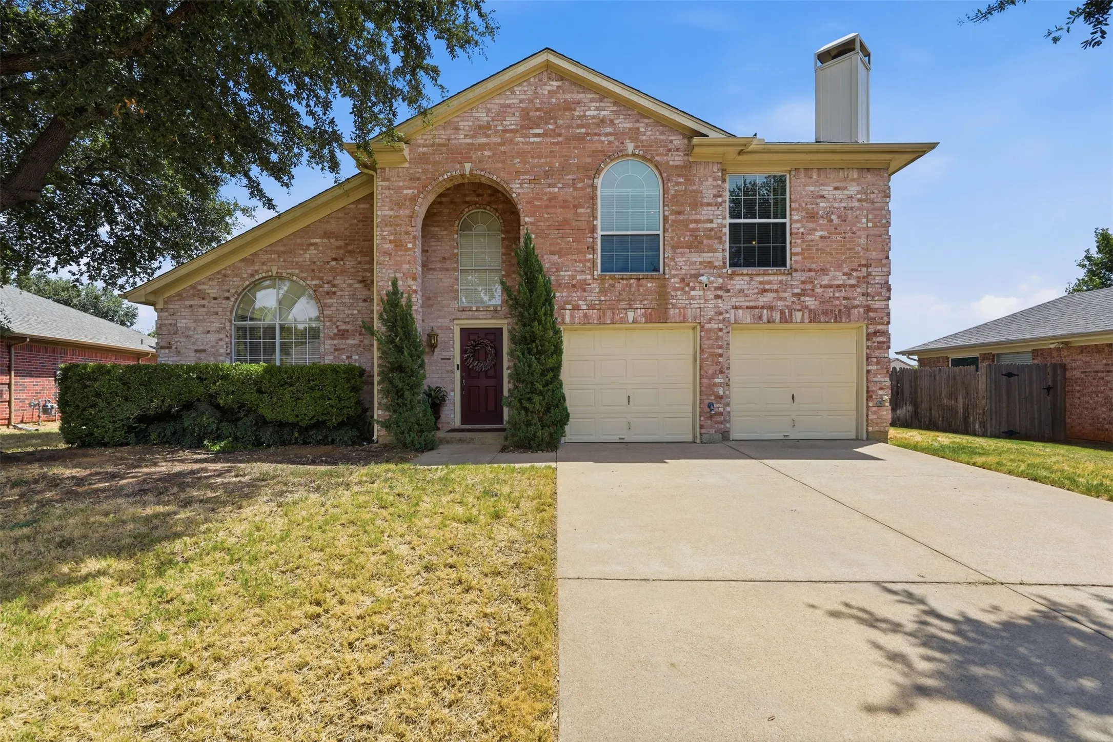 Single Family Residence For Sale in Tarrant County , 5004 Ridgefield Court, Arlington, Texas 76017, 4 Bedroom, 3 Bathroom, 2 Garage spaces, 2,295 Sqft, built in 1997, mls#21378177, Real Estate Agent in Arlington, Homes For Sale in Tarrant county, Homes For Sale in Arlington, Realtor in Arlington Texas, Real Estate Brokerage Independent Realty Texas, Luminita Cordes Realtor