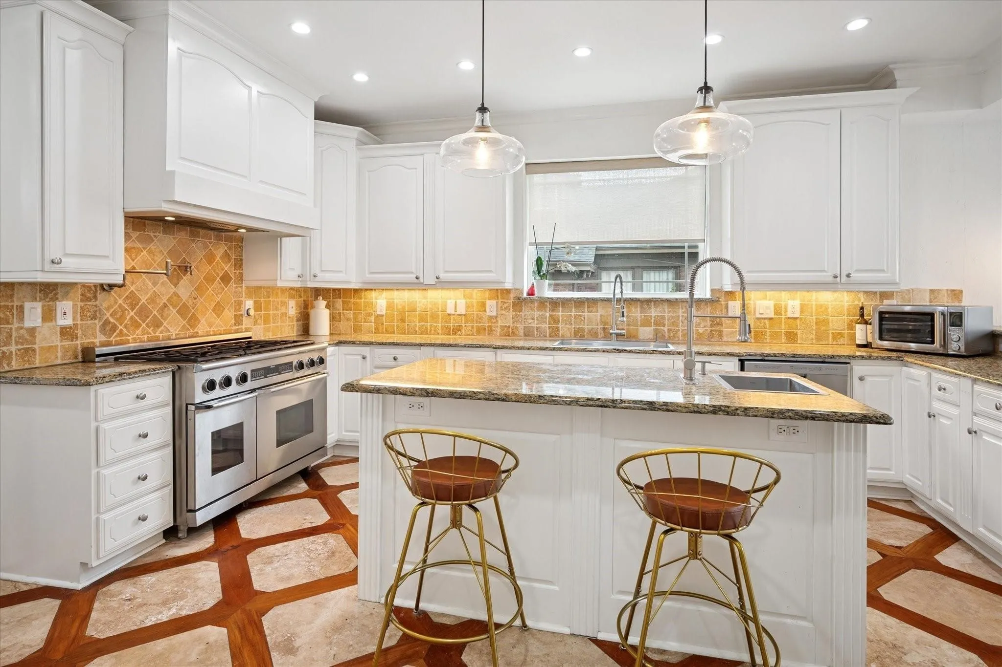 Single Family Residence For Rent in Dallas County , 5909 Goliad Avenue, Dallas, Texas 75206, 4 Bedroom, 5 Bathroom, 3 Garage spaces, 4,805 Sqft, built in 1929, mls#21379104, Real Estate Agent in Dallas, Homes For Rent in Dallas county, Homes For Rent in Dallas, Realtor in Dallas Texas, Real Estate Brokerage Independent Realty Texas, Luminita Cordes Realtor