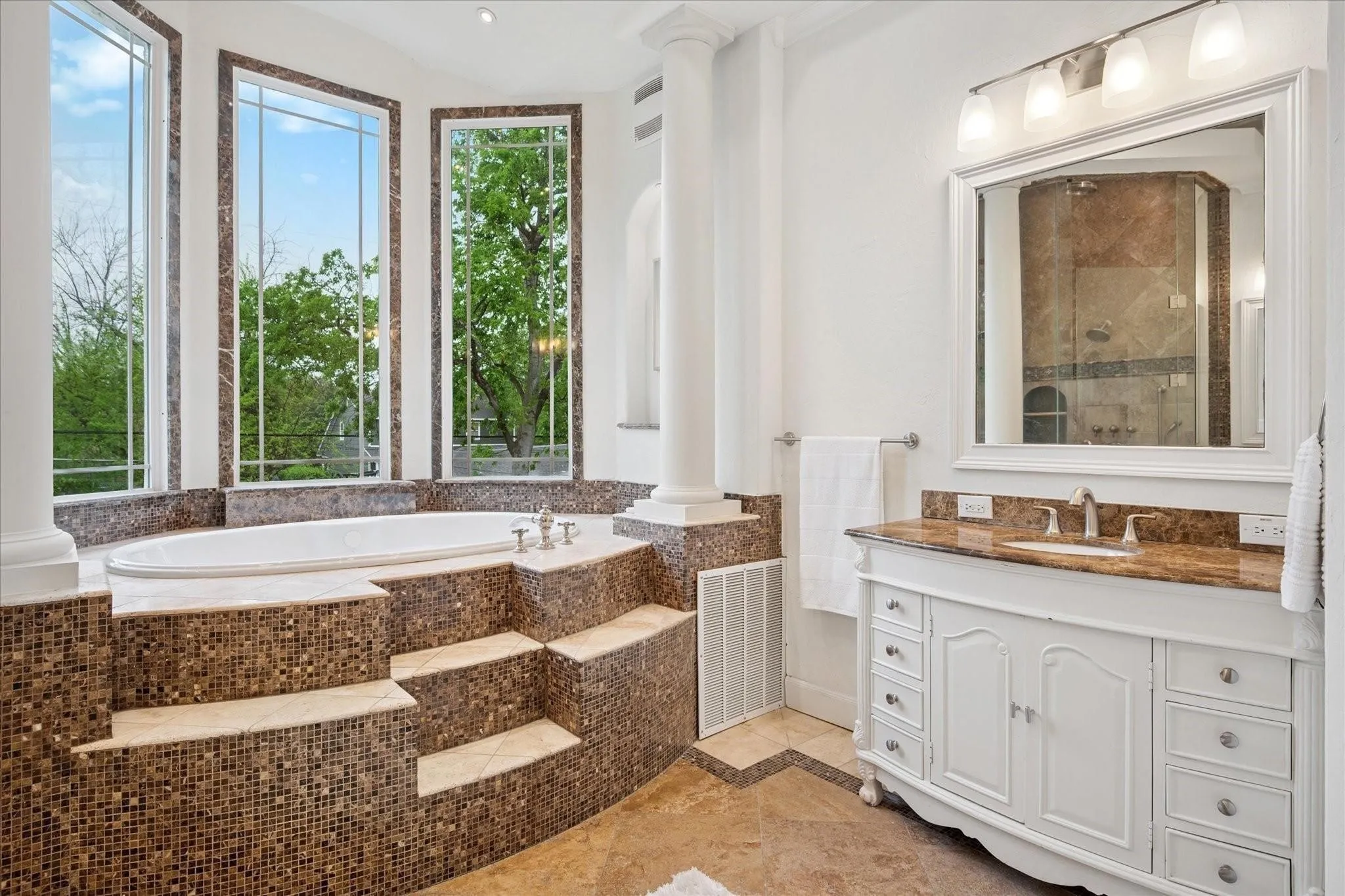 Single Family Residence For Rent in Dallas County , 5909 Goliad Avenue, Dallas, Texas 75206, 4 Bedroom, 5 Bathroom, 3 Garage spaces, 4,805 Sqft, built in 1929, mls#21379104, Real Estate Agent in Dallas, Homes For Rent in Dallas county, Homes For Rent in Dallas, Realtor in Dallas Texas, Real Estate Brokerage Independent Realty Texas, Luminita Cordes Realtor