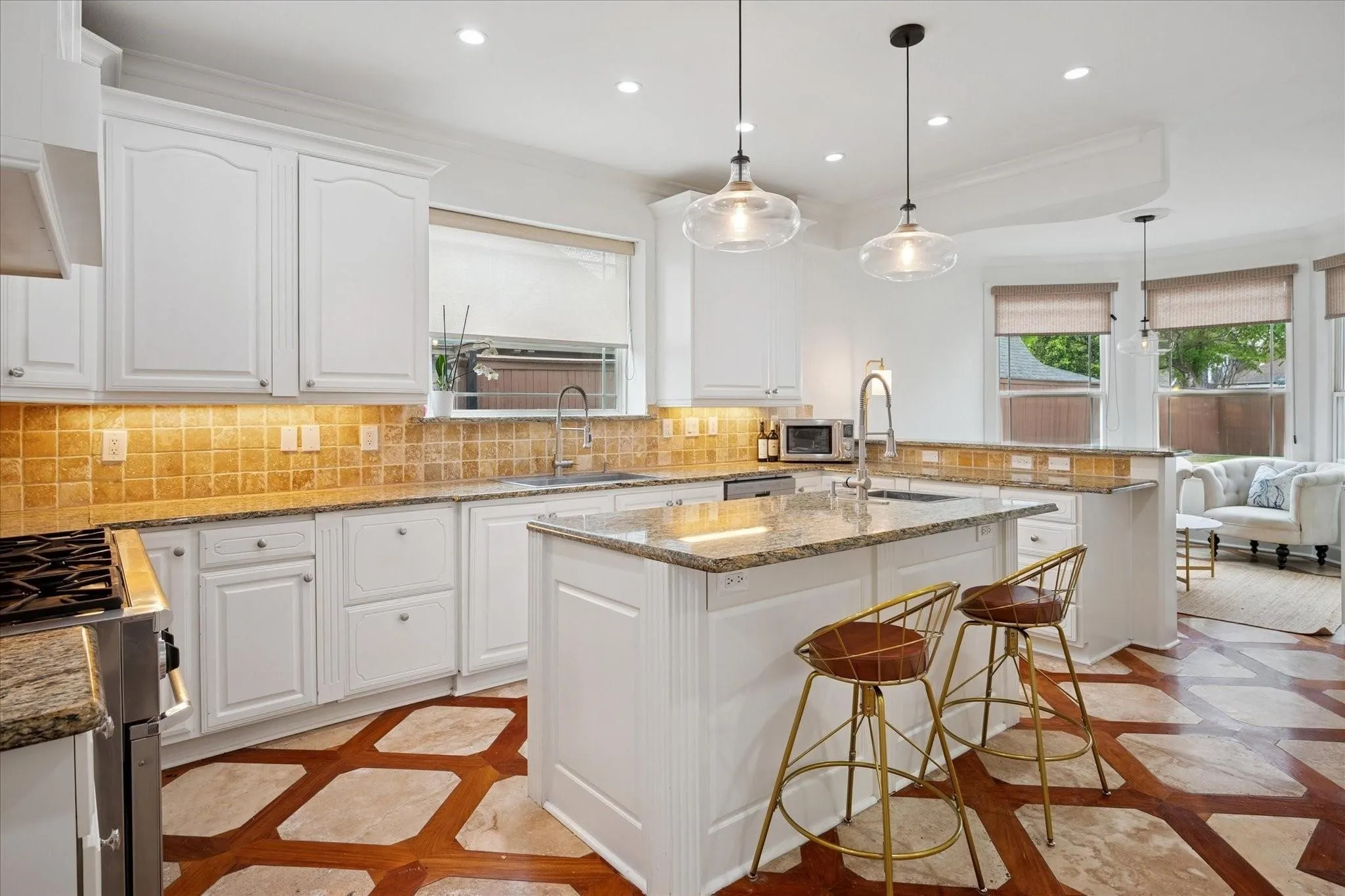 Single Family Residence For Rent in Dallas County , 5909 Goliad Avenue, Dallas, Texas 75206, 4 Bedroom, 5 Bathroom, 3 Garage spaces, 4,805 Sqft, built in 1929, mls#21379104, Real Estate Agent in Dallas, Homes For Rent in Dallas county, Homes For Rent in Dallas, Realtor in Dallas Texas, Real Estate Brokerage Independent Realty Texas, Luminita Cordes Realtor