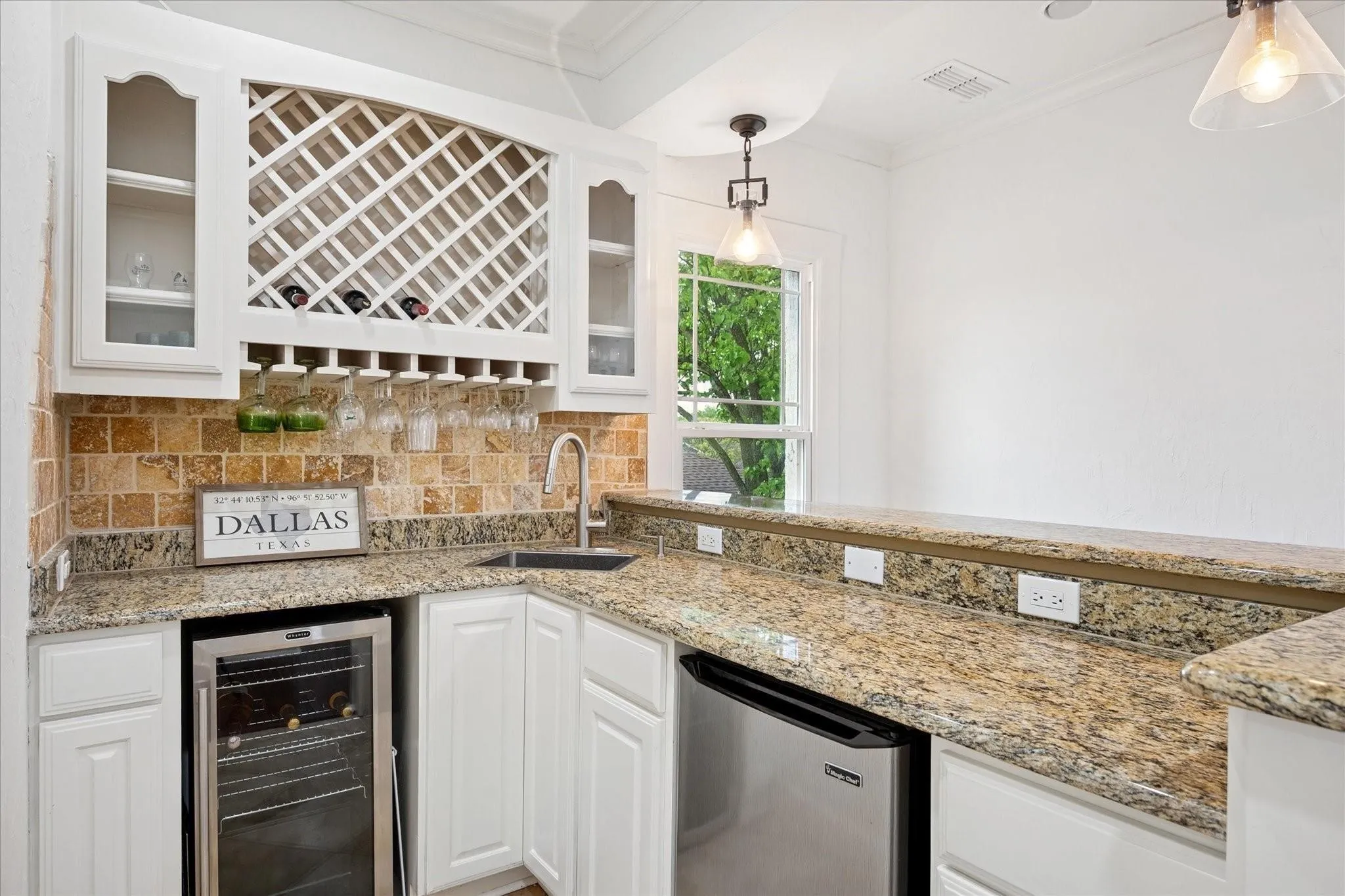 Single Family Residence For Rent in Dallas County , 5909 Goliad Avenue, Dallas, Texas 75206, 4 Bedroom, 5 Bathroom, 3 Garage spaces, 4,805 Sqft, built in 1929, mls#21379104, Real Estate Agent in Dallas, Homes For Rent in Dallas county, Homes For Rent in Dallas, Realtor in Dallas Texas, Real Estate Brokerage Independent Realty Texas, Luminita Cordes Realtor