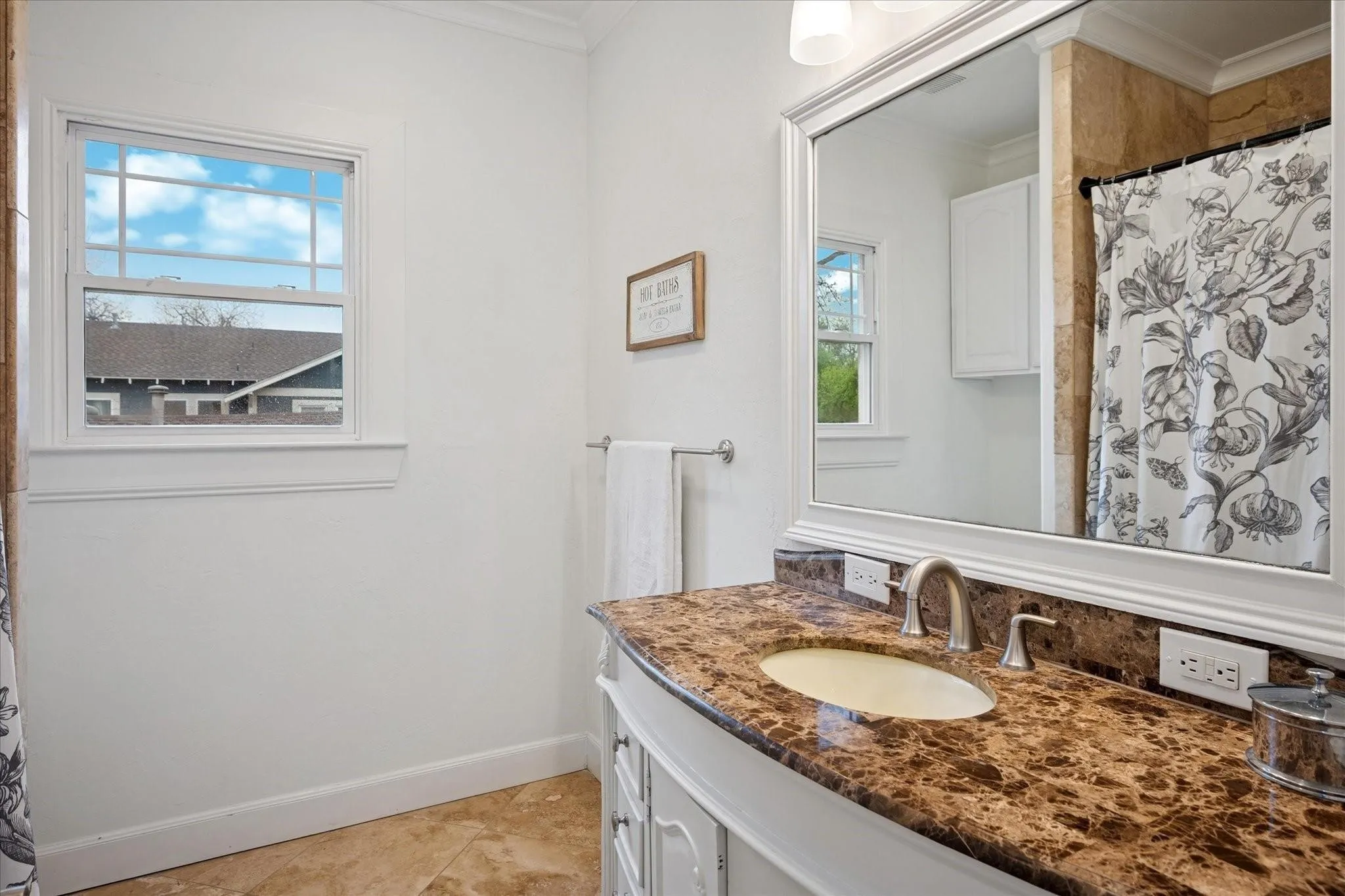 Single Family Residence For Rent in Dallas County , 5909 Goliad Avenue, Dallas, Texas 75206, 4 Bedroom, 5 Bathroom, 3 Garage spaces, 4,805 Sqft, built in 1929, mls#21379104, Real Estate Agent in Dallas, Homes For Rent in Dallas county, Homes For Rent in Dallas, Realtor in Dallas Texas, Real Estate Brokerage Independent Realty Texas, Luminita Cordes Realtor