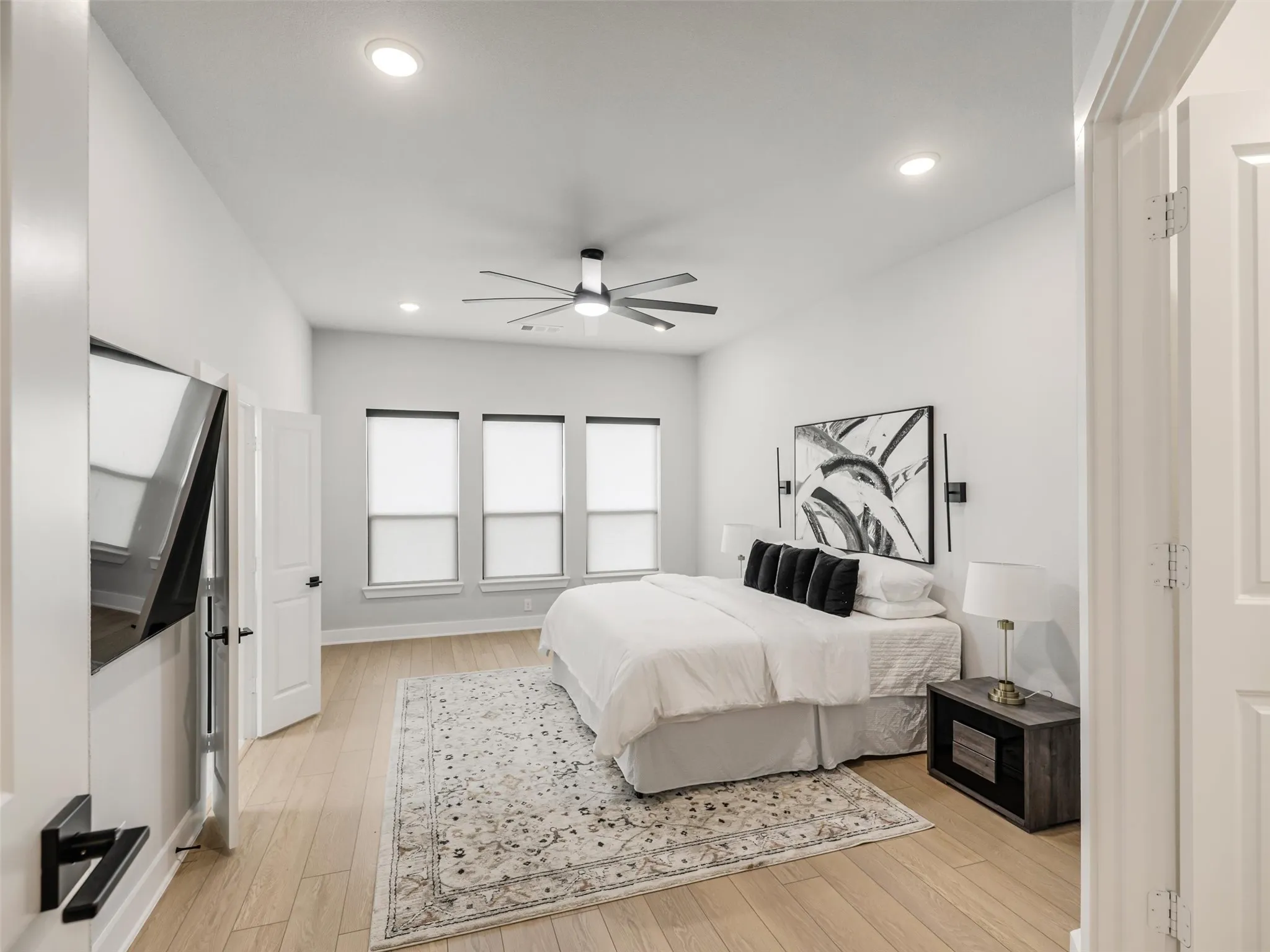 Spacious Primary suite with Electric Blinds, wood Flooring throughout