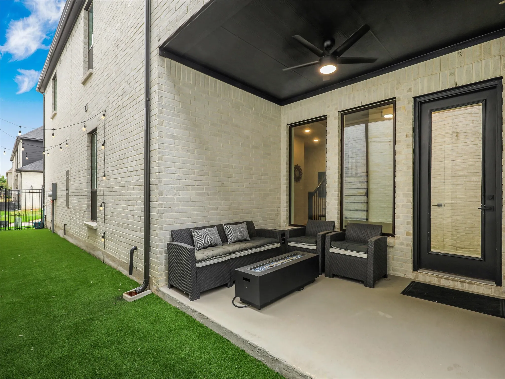 Covered Patio area with Turf!