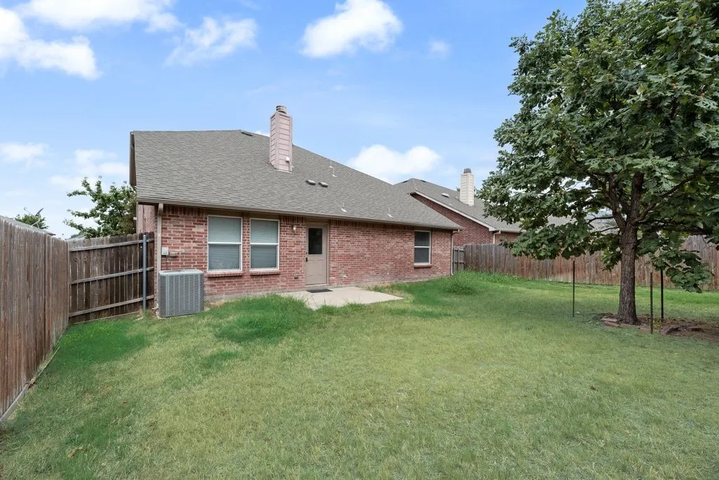 Single Family Residence For Rent in Collin County , 13072 Sewanee Drive, Frisco, Texas 75035, 4 Bedroom, 3 Bathroom, 2 Garage spaces, 2,617 Sqft, built in 2011, mls#21379095, Real Estate Agent in Frisco, Homes For Rent in Collin county, Homes For Rent in Frisco, Realtor in Frisco Texas, Real Estate Brokerage Independent Realty Texas, Luminita Cordes Realtor