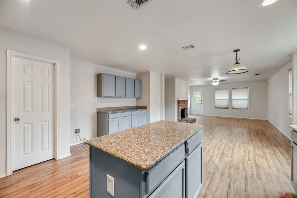 Single Family Residence For Rent in Collin County , 13072 Sewanee Drive, Frisco, Texas 75035, 4 Bedroom, 3 Bathroom, 2 Garage spaces, 2,617 Sqft, built in 2011, mls#21379095, Real Estate Agent in Frisco, Homes For Rent in Collin county, Homes For Rent in Frisco, Realtor in Frisco Texas, Real Estate Brokerage Independent Realty Texas, Luminita Cordes Realtor