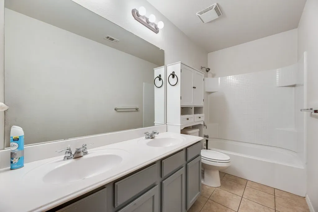 Single Family Residence For Rent in Collin County , 13072 Sewanee Drive, Frisco, Texas 75035, 4 Bedroom, 3 Bathroom, 2 Garage spaces, 2,617 Sqft, built in 2011, mls#21379095, Real Estate Agent in Frisco, Homes For Rent in Collin county, Homes For Rent in Frisco, Realtor in Frisco Texas, Real Estate Brokerage Independent Realty Texas, Luminita Cordes Realtor