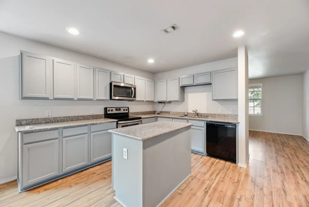Single Family Residence For Rent in Collin County , 13072 Sewanee Drive, Frisco, Texas 75035, 4 Bedroom, 3 Bathroom, 2 Garage spaces, 2,617 Sqft, built in 2011, mls#21379095, Real Estate Agent in Frisco, Homes For Rent in Collin county, Homes For Rent in Frisco, Realtor in Frisco Texas, Real Estate Brokerage Independent Realty Texas, Luminita Cordes Realtor