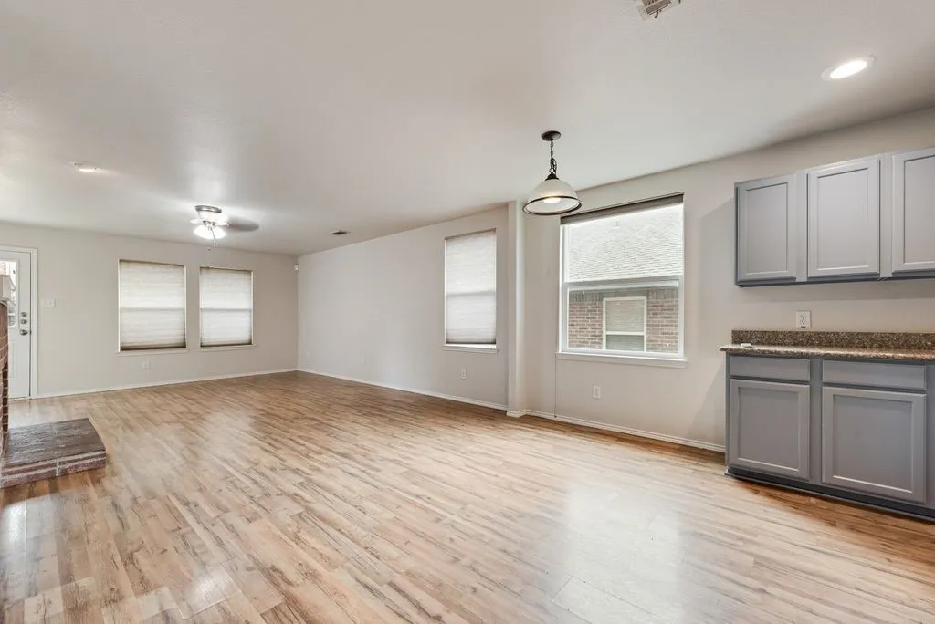 Single Family Residence For Rent in Collin County , 13072 Sewanee Drive, Frisco, Texas 75035, 4 Bedroom, 3 Bathroom, 2 Garage spaces, 2,617 Sqft, built in 2011, mls#21379095, Real Estate Agent in Frisco, Homes For Rent in Collin county, Homes For Rent in Frisco, Realtor in Frisco Texas, Real Estate Brokerage Independent Realty Texas, Luminita Cordes Realtor