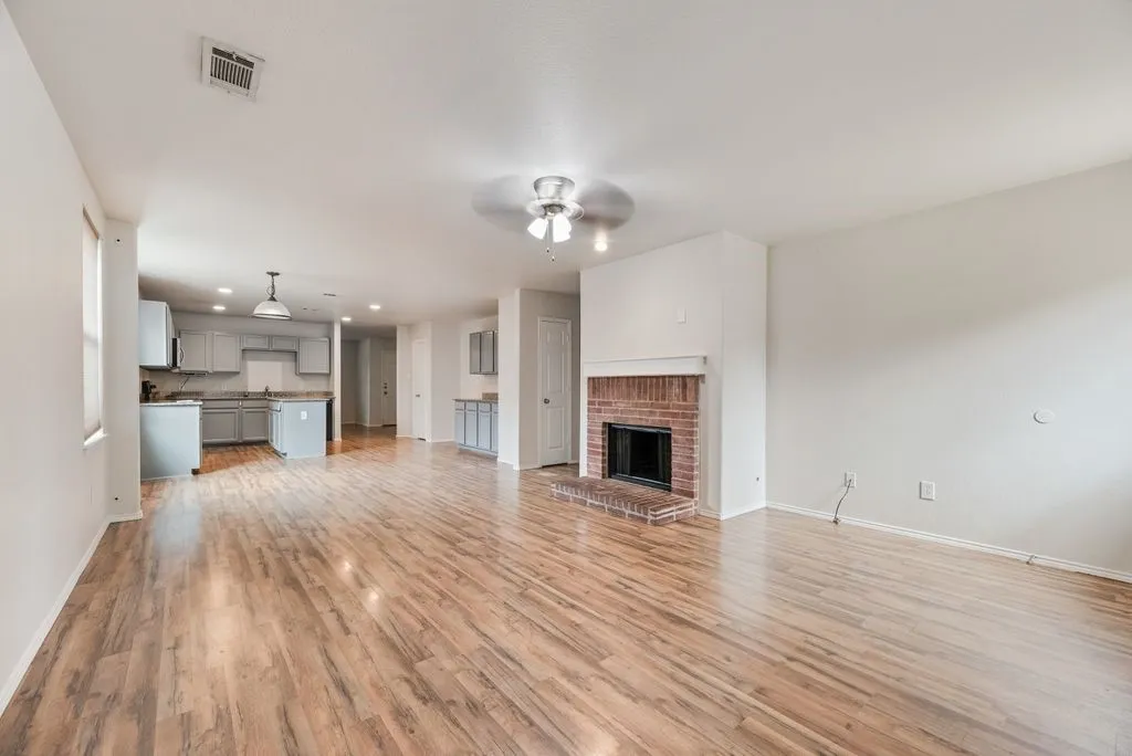 Single Family Residence For Rent in Collin County , 13072 Sewanee Drive, Frisco, Texas 75035, 4 Bedroom, 3 Bathroom, 2 Garage spaces, 2,617 Sqft, built in 2011, mls#21379095, Real Estate Agent in Frisco, Homes For Rent in Collin county, Homes For Rent in Frisco, Realtor in Frisco Texas, Real Estate Brokerage Independent Realty Texas, Luminita Cordes Realtor