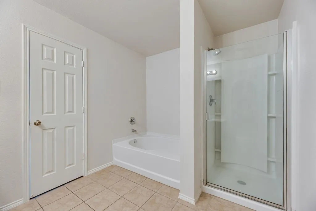Single Family Residence For Rent in Collin County , 13072 Sewanee Drive, Frisco, Texas 75035, 4 Bedroom, 3 Bathroom, 2 Garage spaces, 2,617 Sqft, built in 2011, mls#21379095, Real Estate Agent in Frisco, Homes For Rent in Collin county, Homes For Rent in Frisco, Realtor in Frisco Texas, Real Estate Brokerage Independent Realty Texas, Luminita Cordes Realtor
