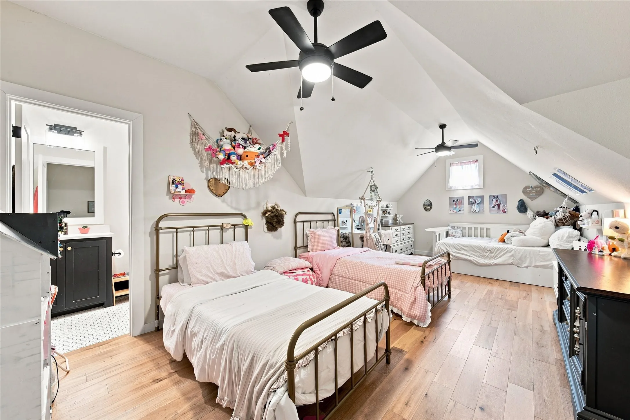 Single Family Residence For Sale in Mc Lennan County , 1065 Whispering Oaks, China Spring, Texas 76633, 6 Bedroom, 5 Bathroom, 2 Garage spaces, 3,449 Sqft, built in 2022, mls#21378936, Real Estate Agent in China Spring, Homes For Sale in Mc Lennan county, Homes For Sale in China Spring, Realtor in China Spring Texas, Real Estate Brokerage Independent Realty Texas, Luminita Cordes Realtor