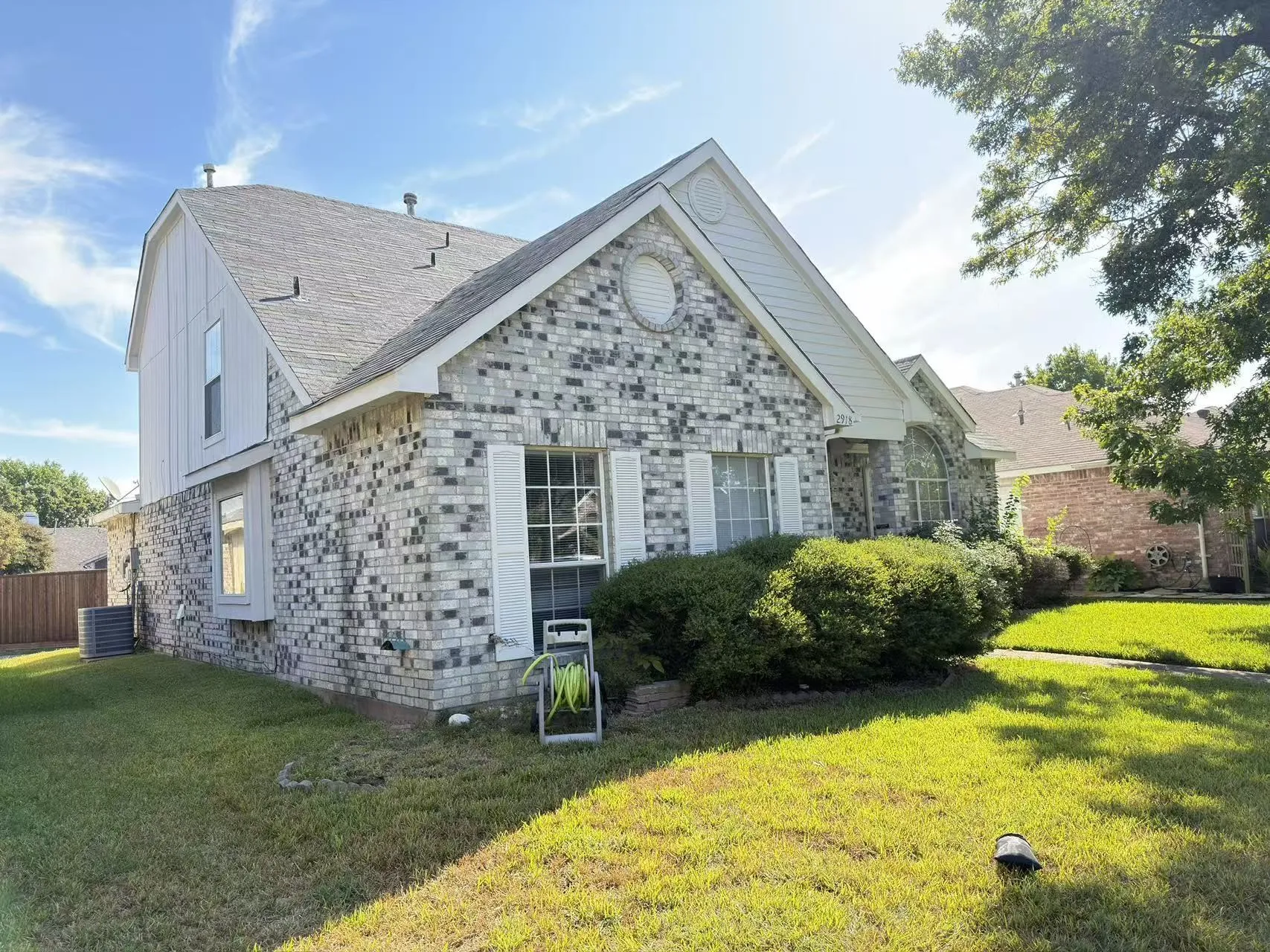 Single Family Residence For Rent in Dallas County , 2918 Lake Valley Drive, Garland, Texas 75040, 4 Bedroom, 2 Bathroom, 2 Garage spaces, 1,890 Sqft, built in 1989, mls#21376593, Real Estate Agent in Garland, Homes For Rent in Dallas county, Homes For Rent in Garland, Realtor in Garland Texas, Real Estate Brokerage Independent Realty Texas, Luminita Cordes Realtor