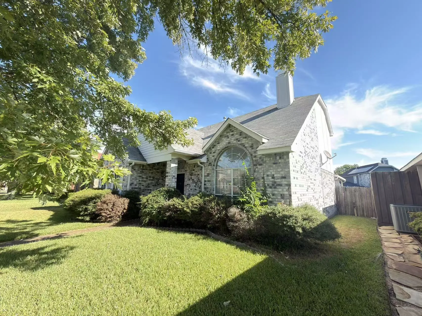 Single Family Residence For Rent in Dallas County , 2918 Lake Valley Drive, Garland, Texas 75040, 4 Bedroom, 2 Bathroom, 2 Garage spaces, 1,890 Sqft, built in 1989, mls#21376593, Real Estate Agent in Garland, Homes For Rent in Dallas county, Homes For Rent in Garland, Realtor in Garland Texas, Real Estate Brokerage Independent Realty Texas, Luminita Cordes Realtor
