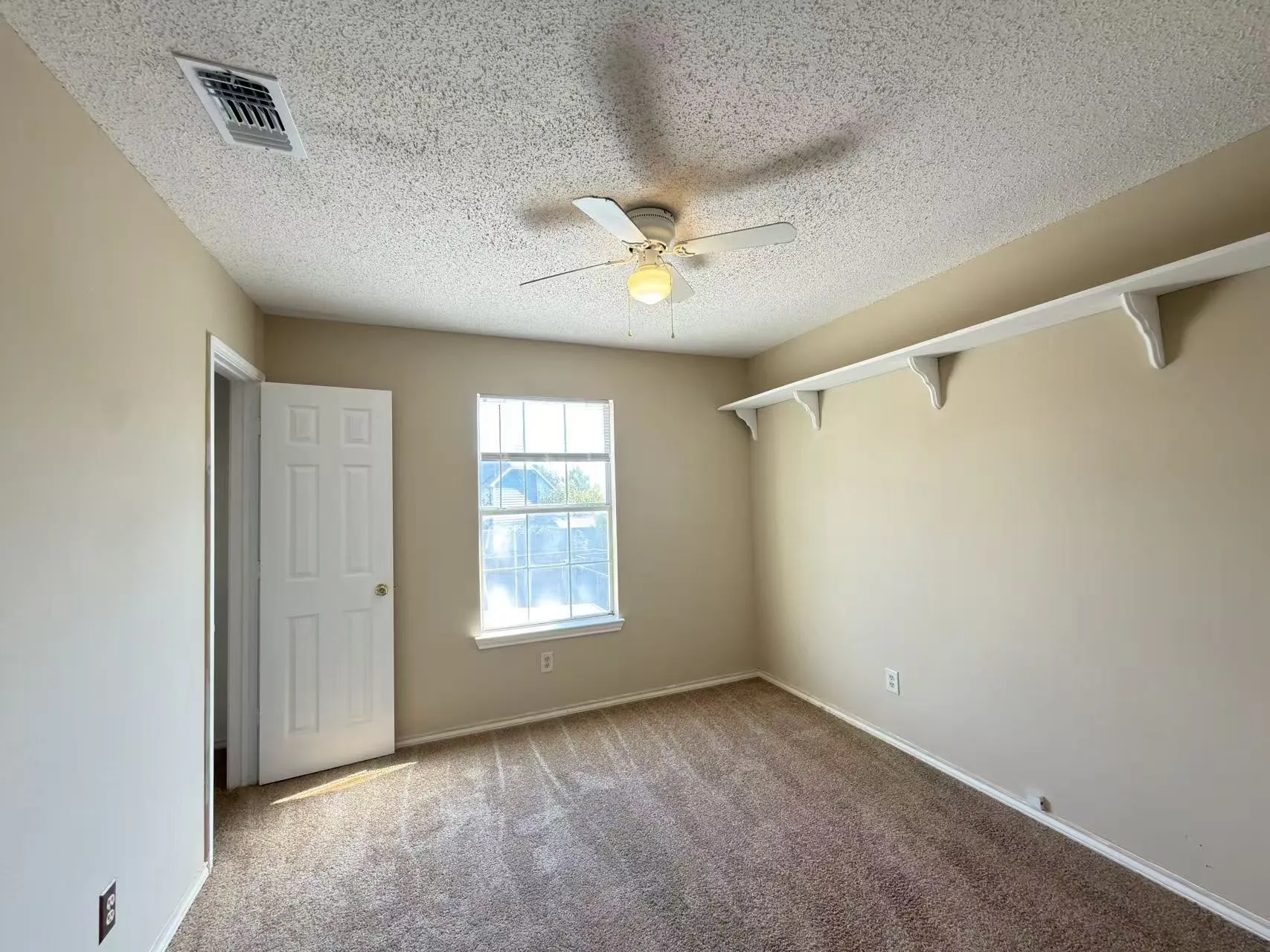 Single Family Residence For Rent in Dallas County , 2918 Lake Valley Drive, Garland, Texas 75040, 4 Bedroom, 2 Bathroom, 2 Garage spaces, 1,890 Sqft, built in 1989, mls#21376593, Real Estate Agent in Garland, Homes For Rent in Dallas county, Homes For Rent in Garland, Realtor in Garland Texas, Real Estate Brokerage Independent Realty Texas, Luminita Cordes Realtor