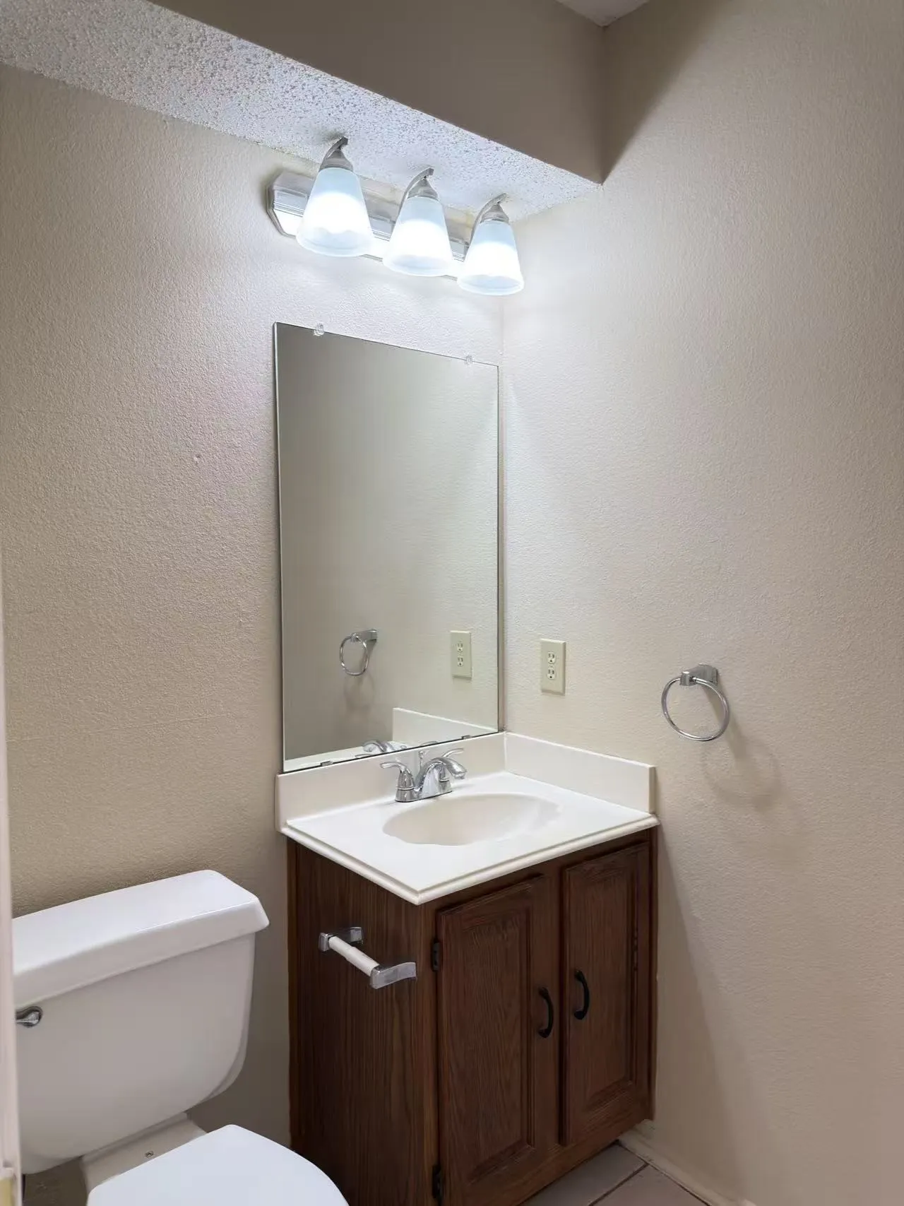 Single Family Residence For Rent in Dallas County , 2918 Lake Valley Drive, Garland, Texas 75040, 4 Bedroom, 2 Bathroom, 2 Garage spaces, 1,890 Sqft, built in 1989, mls#21376593, Real Estate Agent in Garland, Homes For Rent in Dallas county, Homes For Rent in Garland, Realtor in Garland Texas, Real Estate Brokerage Independent Realty Texas, Luminita Cordes Realtor