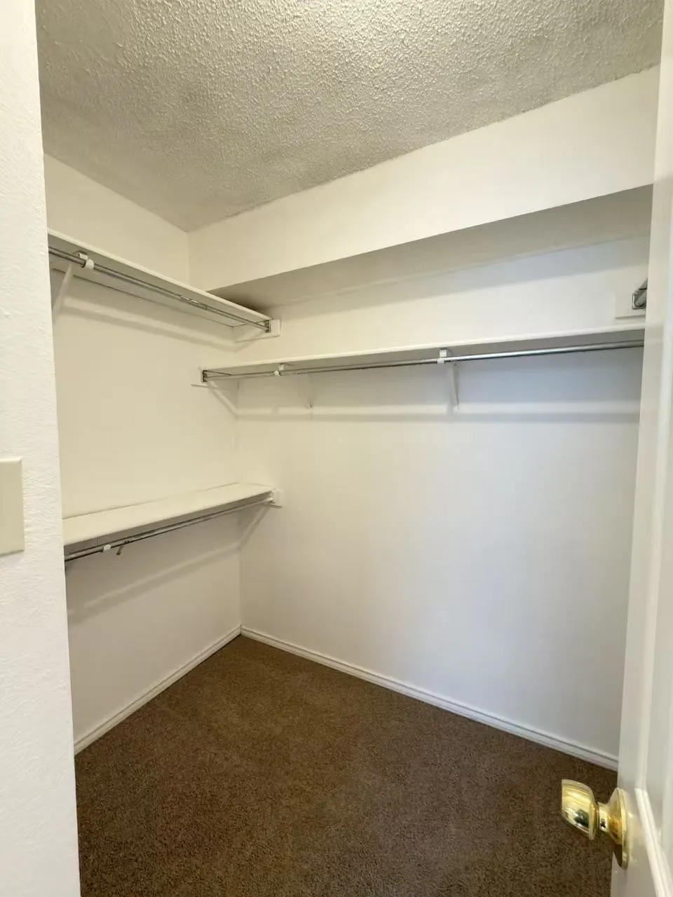 Single Family Residence For Rent in Dallas County , 2918 Lake Valley Drive, Garland, Texas 75040, 4 Bedroom, 2 Bathroom, 2 Garage spaces, 1,890 Sqft, built in 1989, mls#21376593, Real Estate Agent in Garland, Homes For Rent in Dallas county, Homes For Rent in Garland, Realtor in Garland Texas, Real Estate Brokerage Independent Realty Texas, Luminita Cordes Realtor